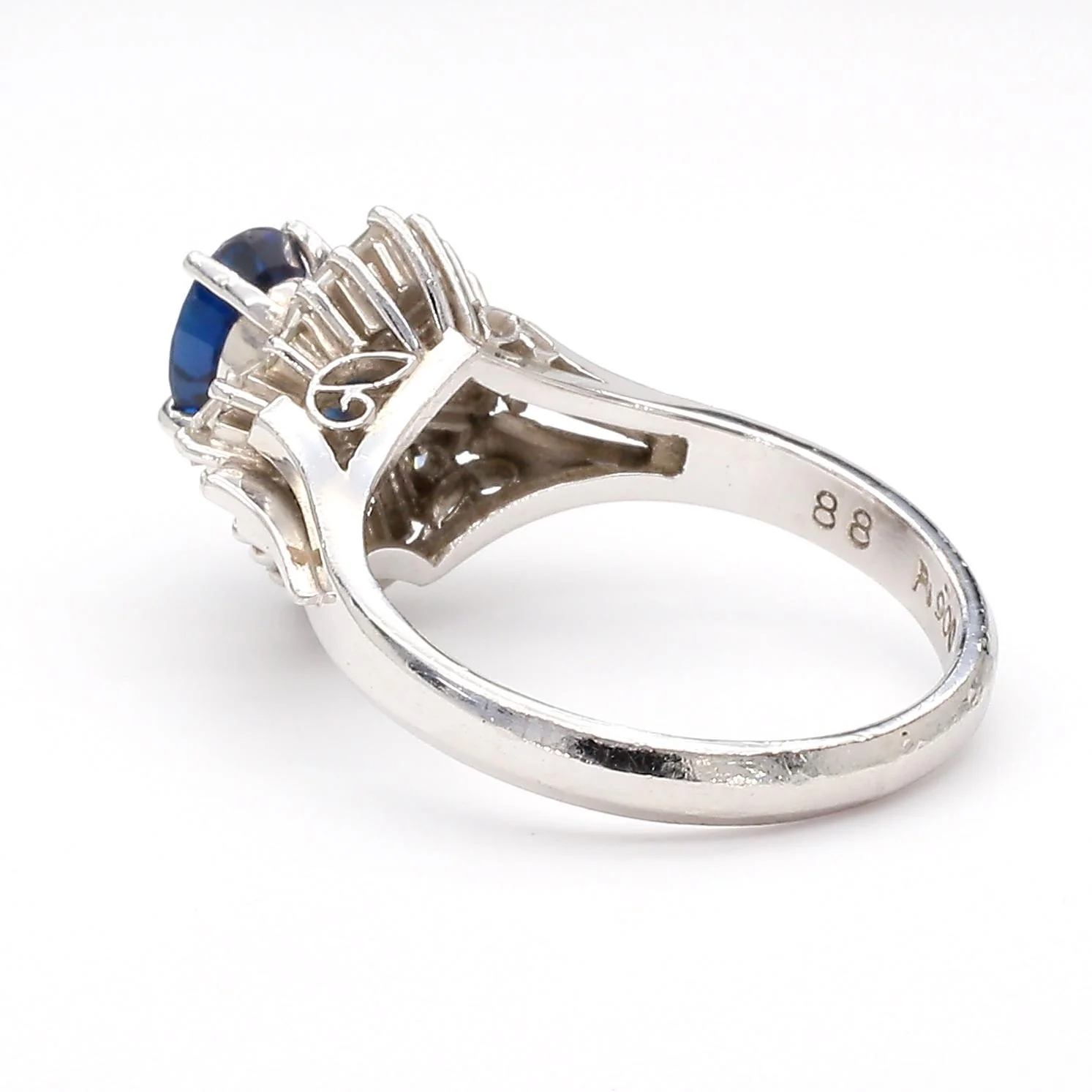 0.50 Carat Oval Sapphire & Baguette Diamond Ballerina Platinum Ring - Image 7