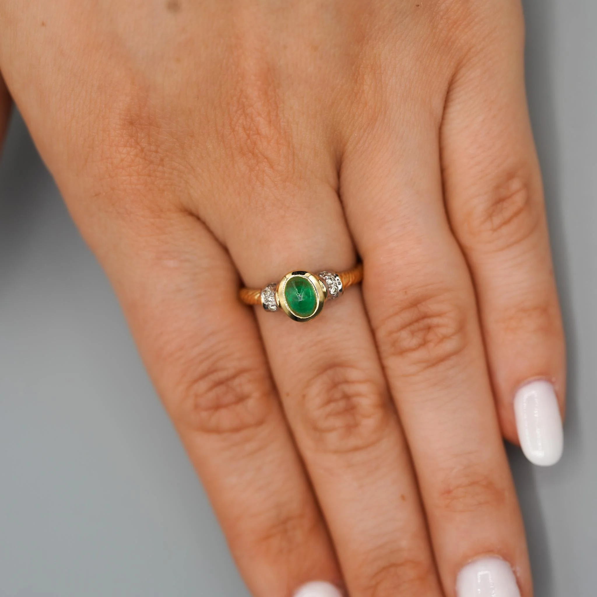 0.70 Carat Cabochon Emerald Bezel Set 14K Gold Ring - Image 10