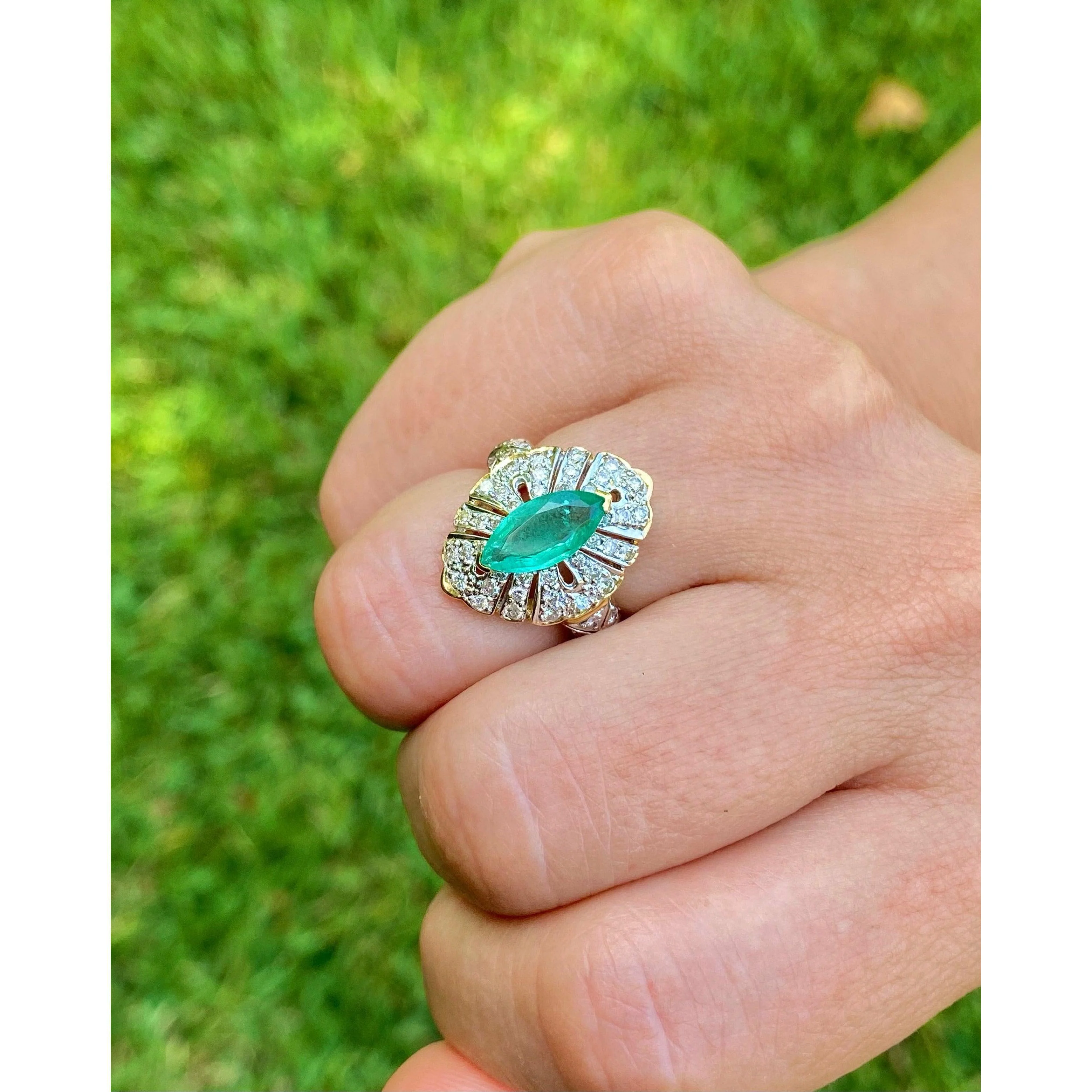 0.75 carat Marquise cut Emerald in 14k solid yellow gold Ring - Image 3