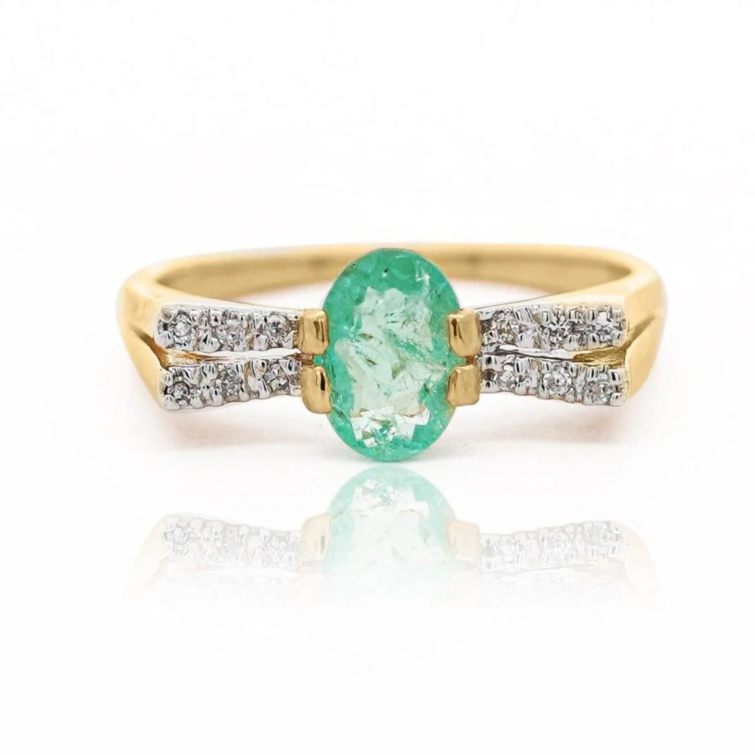 0.86 Carat Vibrant Green Oval Cut Emerald & Diamond in 14KY Gold Statement Ring