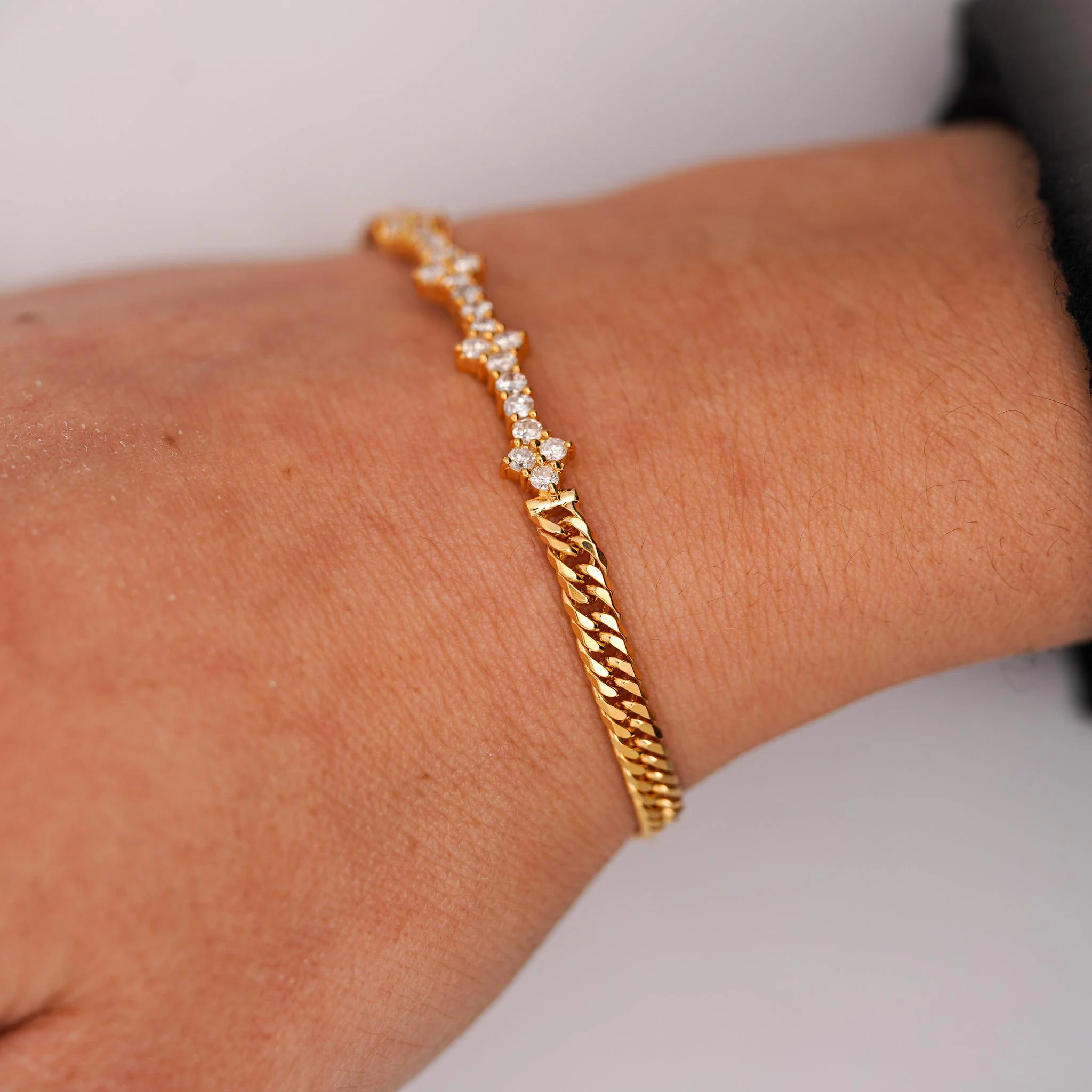 0.88 Carat Diamond in 18K Gold Twisted Rope Chain Floral Bracelet - Image 10