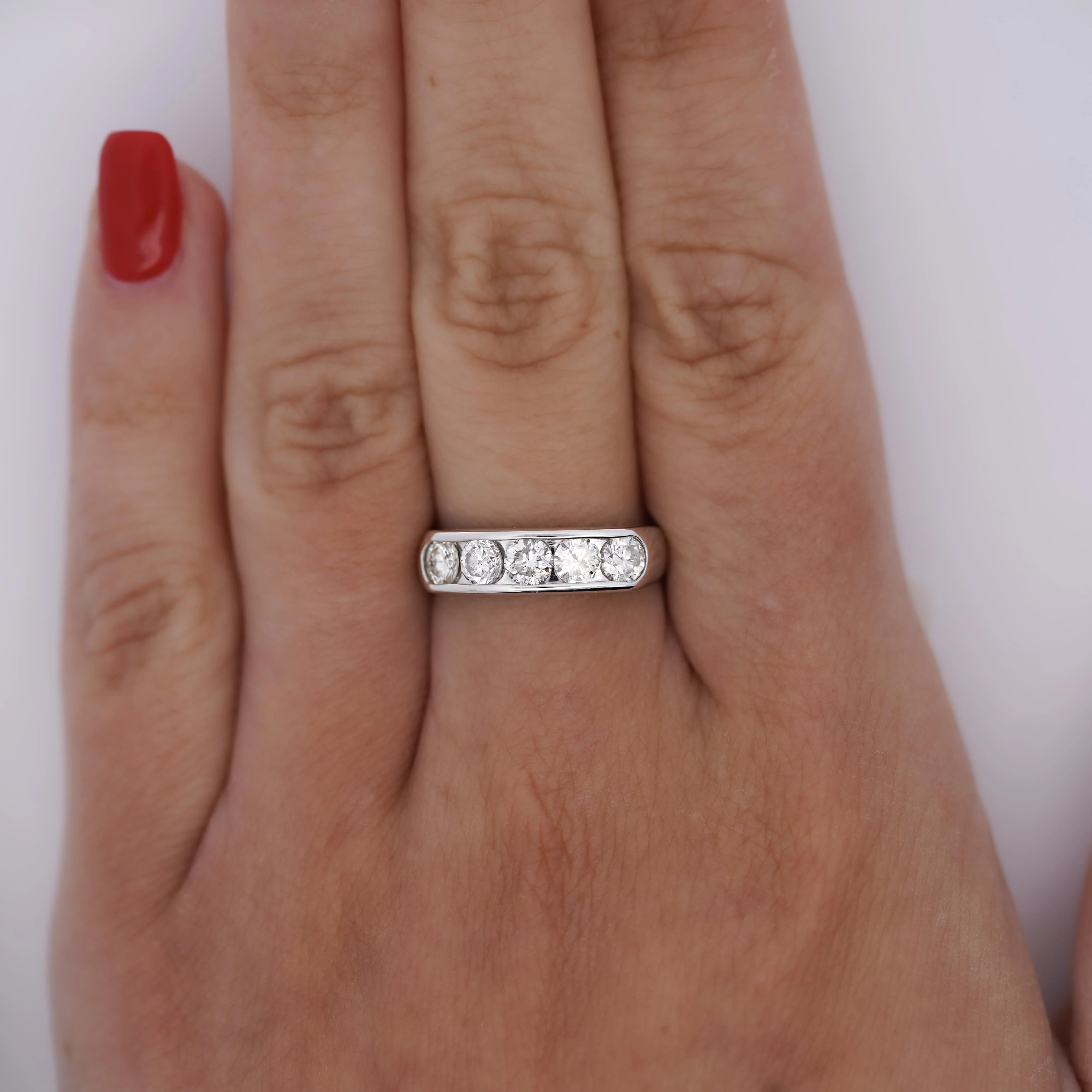 1.03 Carat Round-Cut Diamond in Platinum 900 Channel Setting Half-Eternity Ring - Image 3