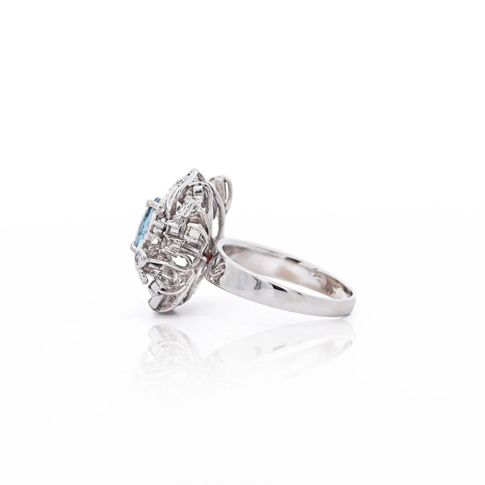1.26 Carat Aquamarine & Diamond in 18K Yellow Gold Floral Statement Ring - Image 6