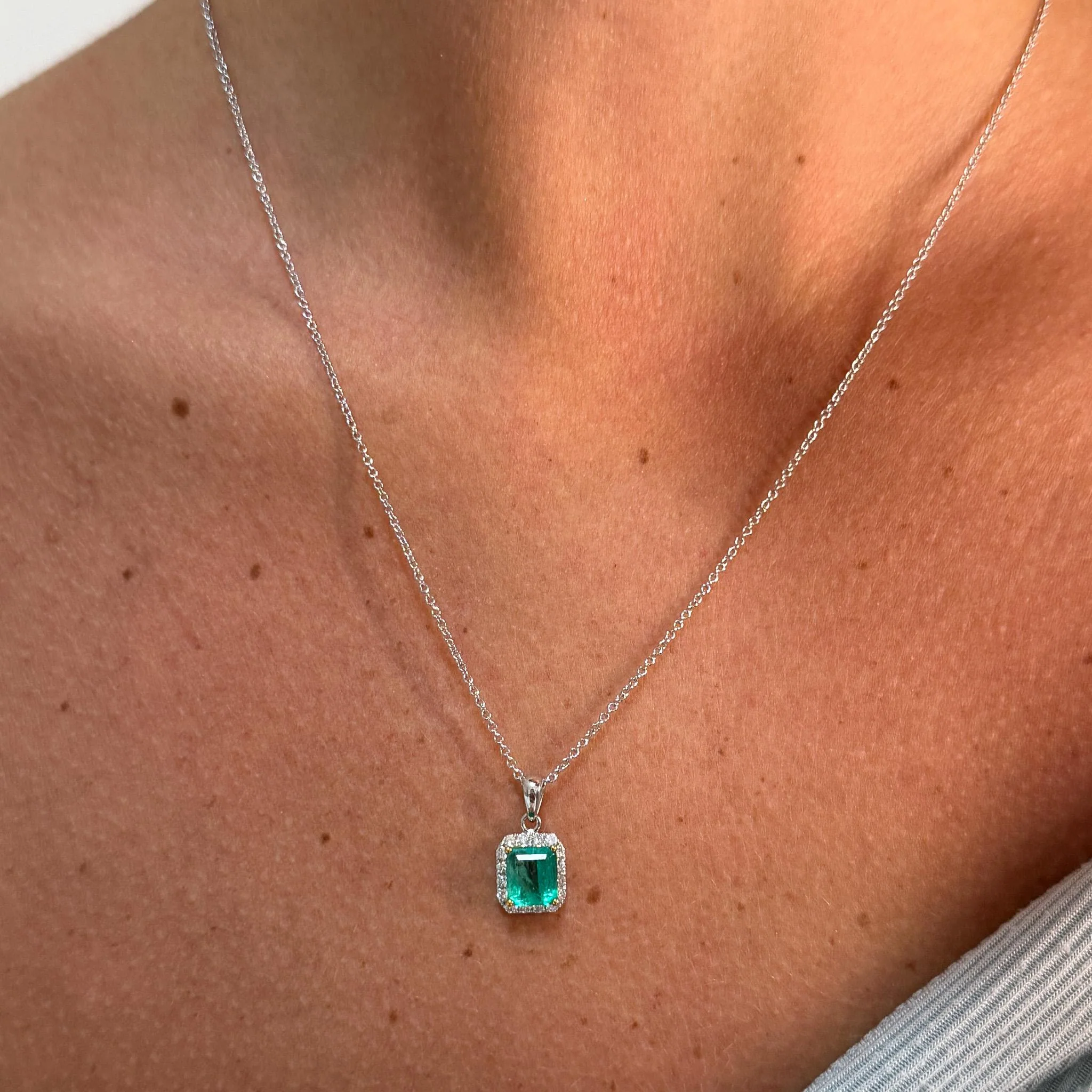 1.26 Carat Colombian Emerald Diamond Halo 18K White Gold Pendant Necklace - Image 10