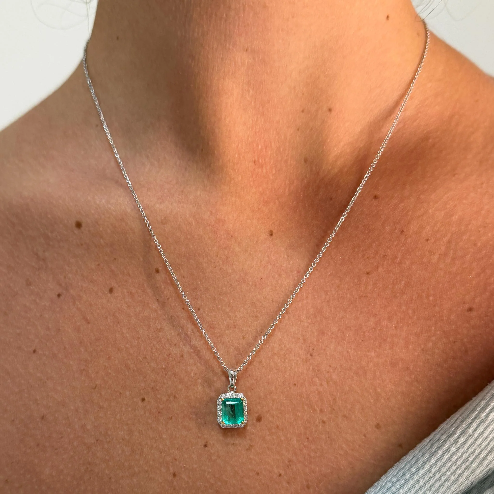 1.26 Carat Colombian Emerald Diamond Halo 18K White Gold Pendant Necklace - Image 11