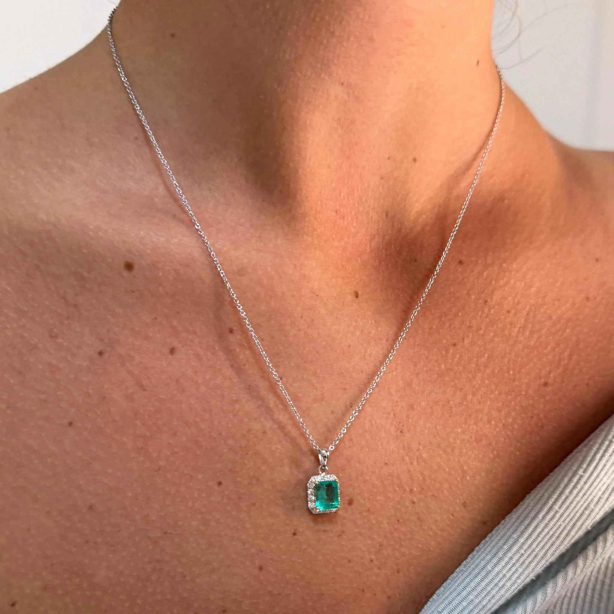 1.26 Carat Colombian Emerald Diamond Halo 18K White Gold Pendant Necklace - Image 2