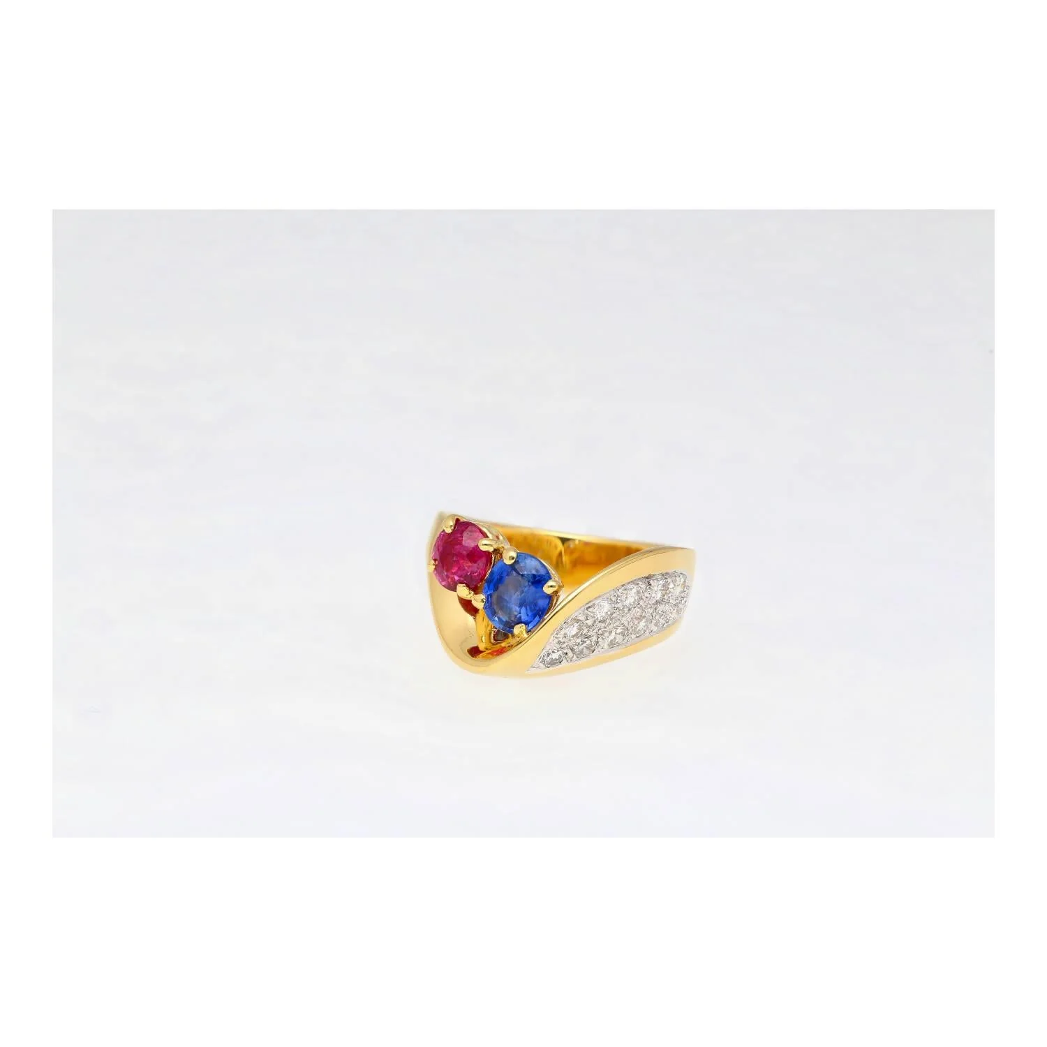 1.5 Carat Sapphire & Ruby with Diamond 18K Yellow Gold Crossover Statement Ring - Image 4