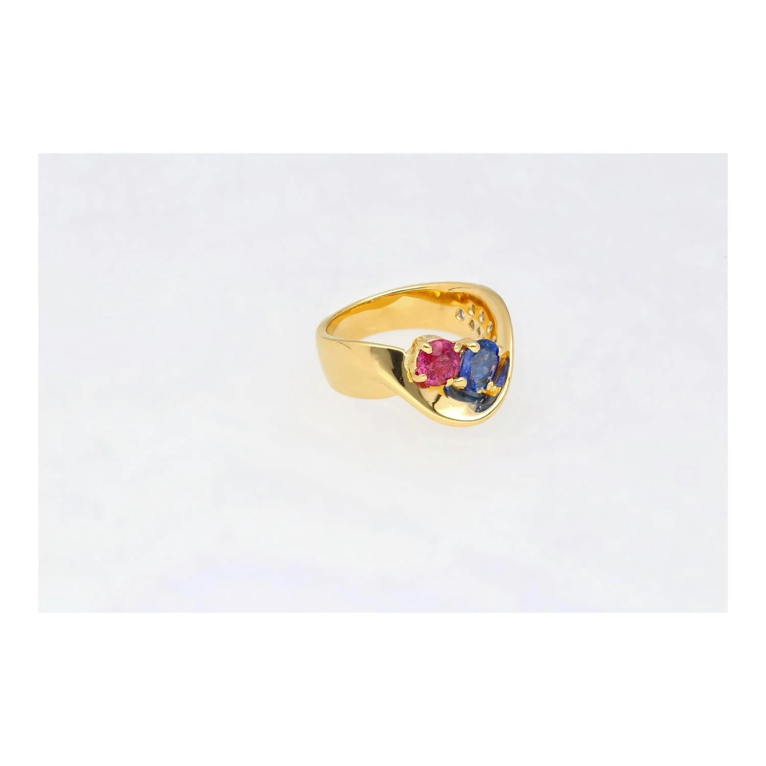 1.5 Carat Sapphire & Ruby with Diamond 18K Yellow Gold Crossover Statement Ring - Image 9