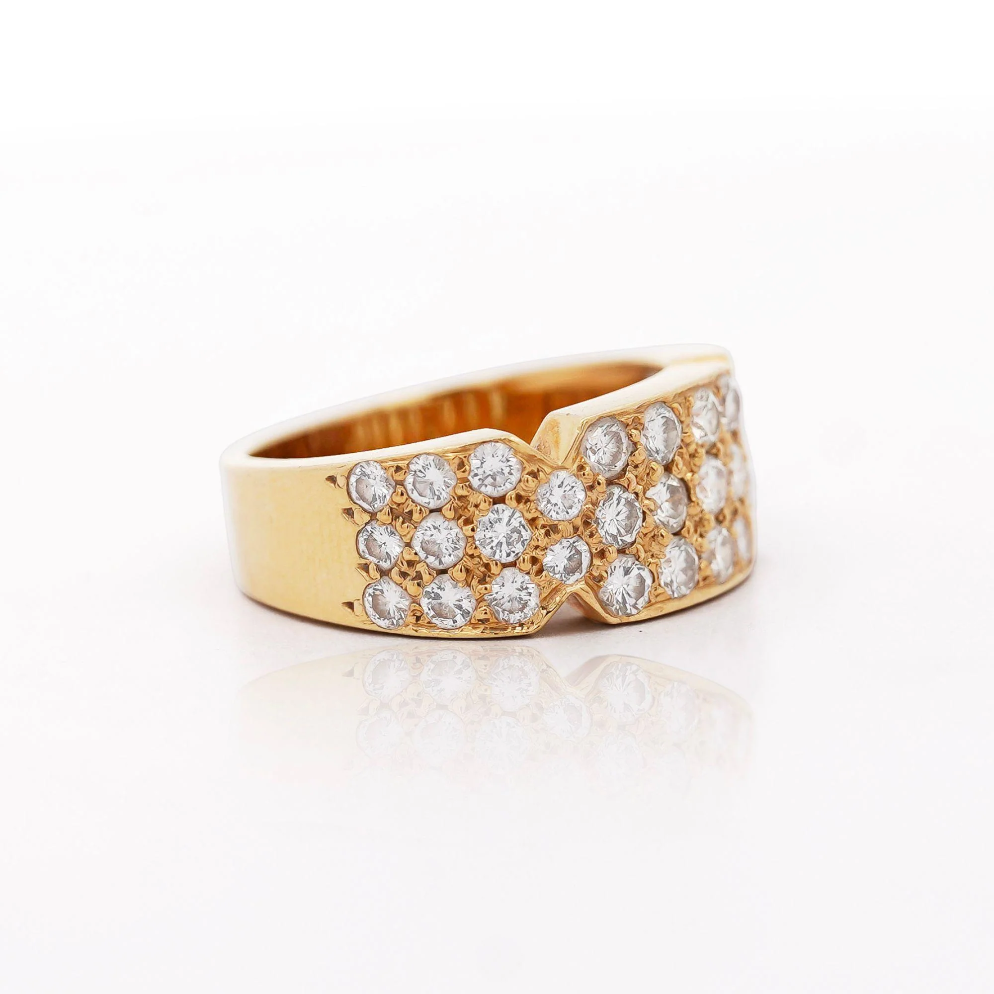 1.9 Carat Diamond Pave 18K Gold Unisex 8.5mm Curved Band Ring - Image 4