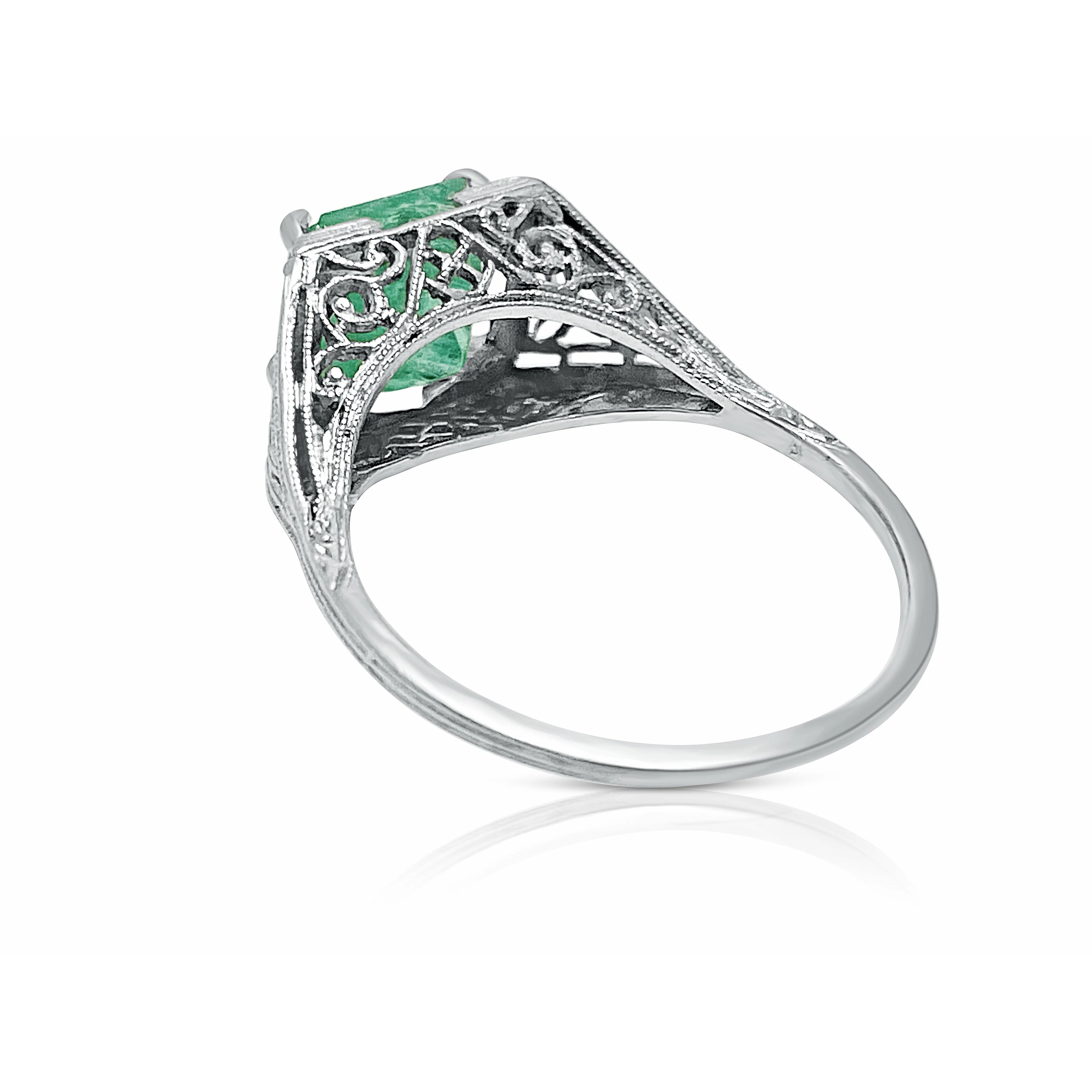1.93 Carat Colombian Emerald set in Art Deco Platinum filigree ring - Image 5