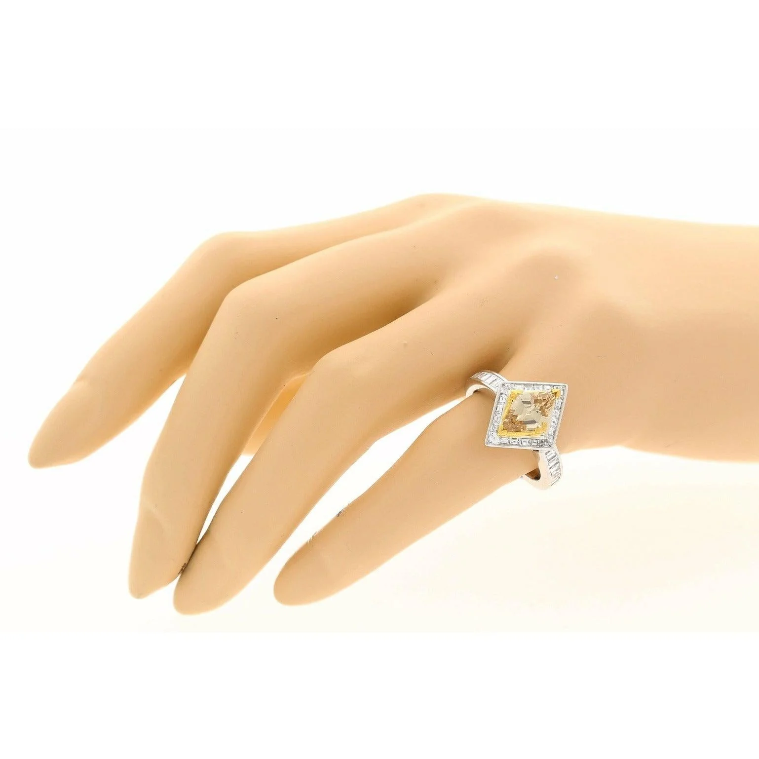 1 carat GIA certified Fancy Yellow Lozenge-cut Diamond Ring - Image 5