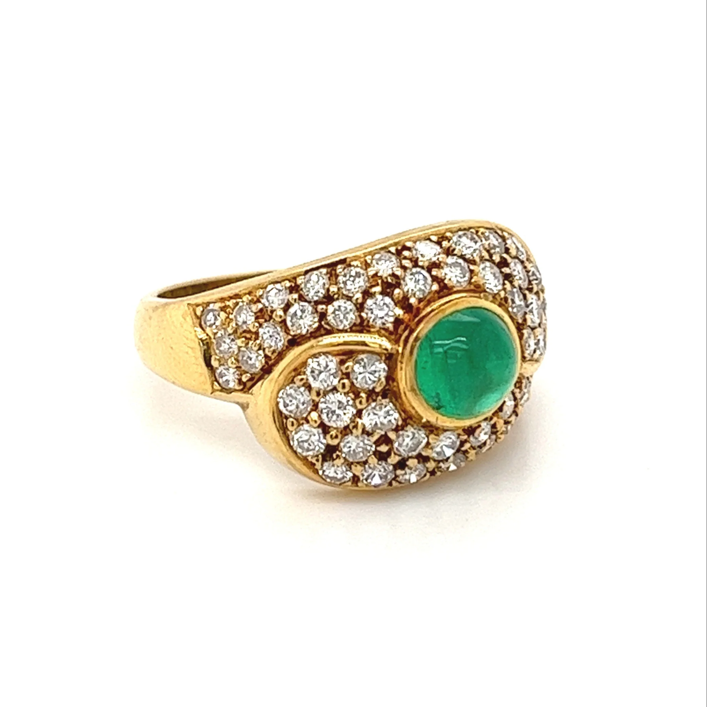 1 Carat Vintage Cabochon Cut Natural Emerald Ring in 18k yellow gold - Image 3