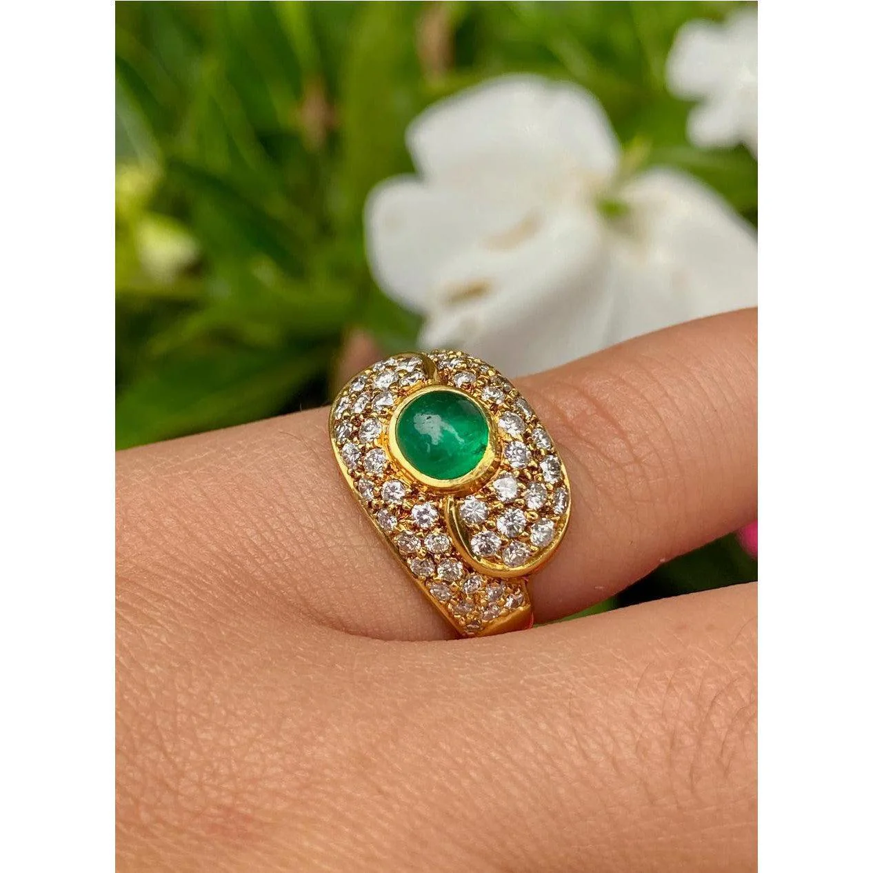 1 Carat Vintage Cabochon Cut Natural Emerald Ring in 18k yellow gold - Image 6