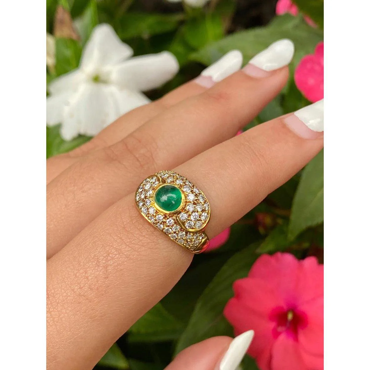 1 Carat Vintage Cabochon Cut Natural Emerald Ring in 18k yellow gold - Image 7