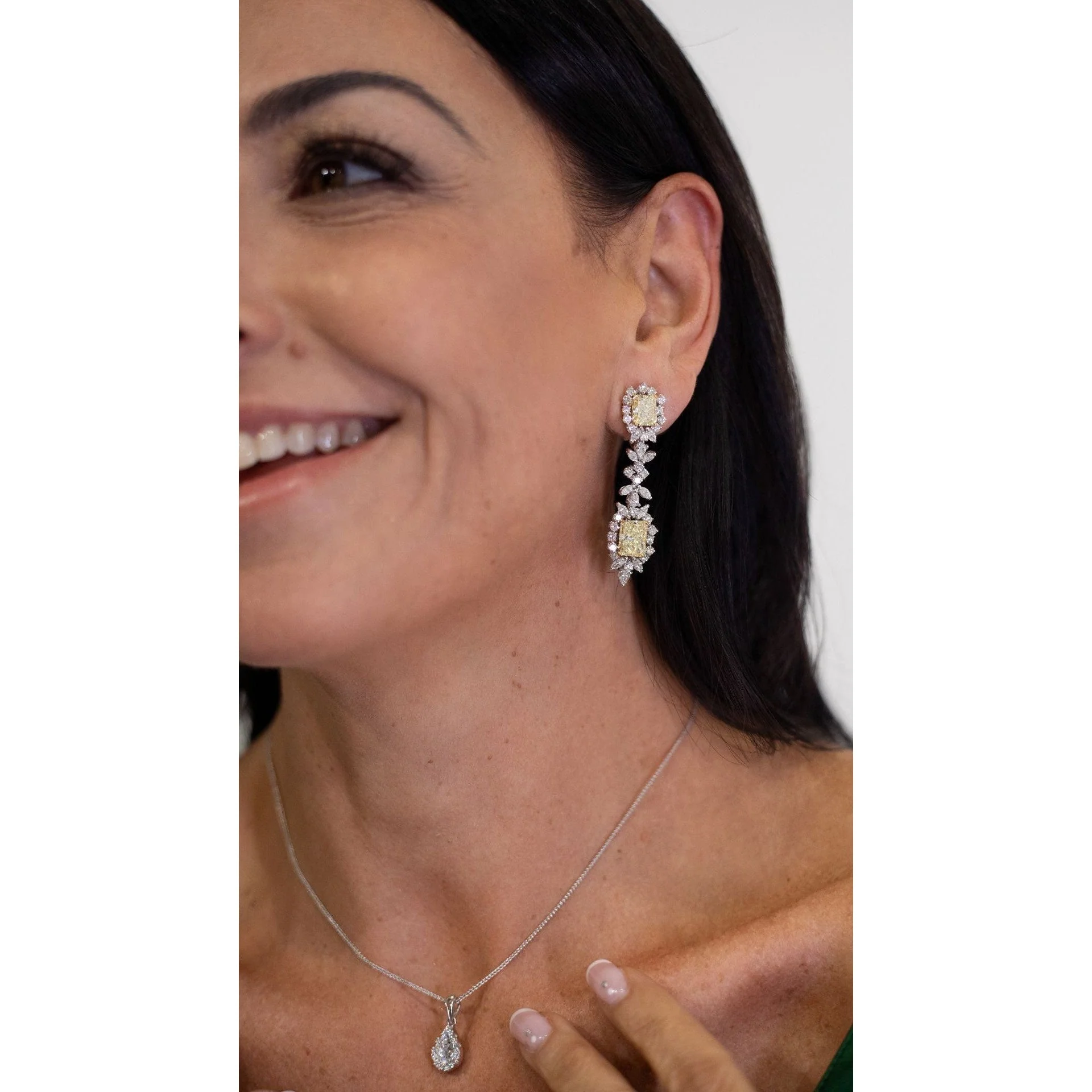 10.75 Carat Radiant-Cut VVS1 Fancy Yellow Diamond Drop Earrings in 18K White Gold - Image 5
