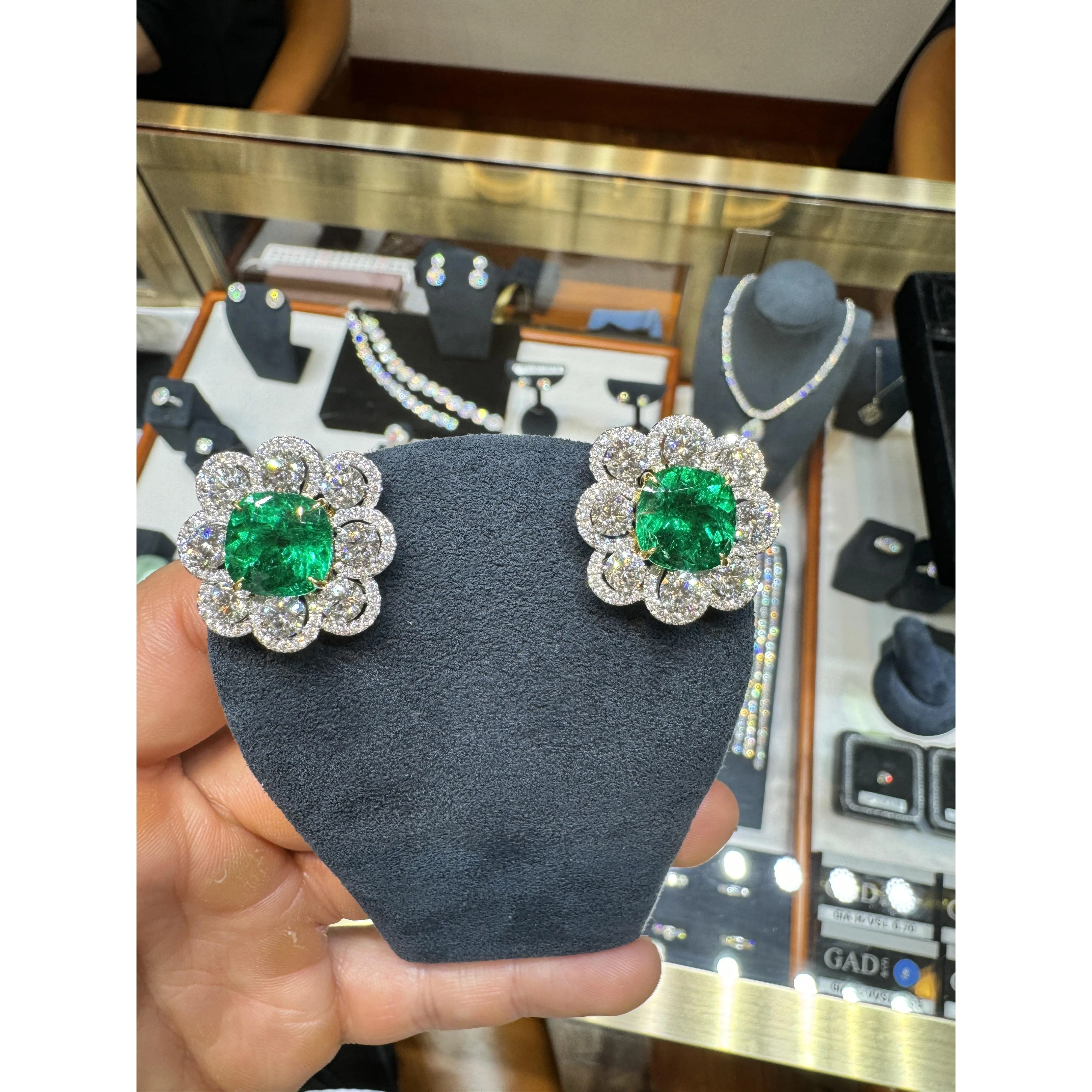 10 Carat Colombian Emerald GRS Certified Cushion Cut Minor Oil Diamond Earrings - Image 8