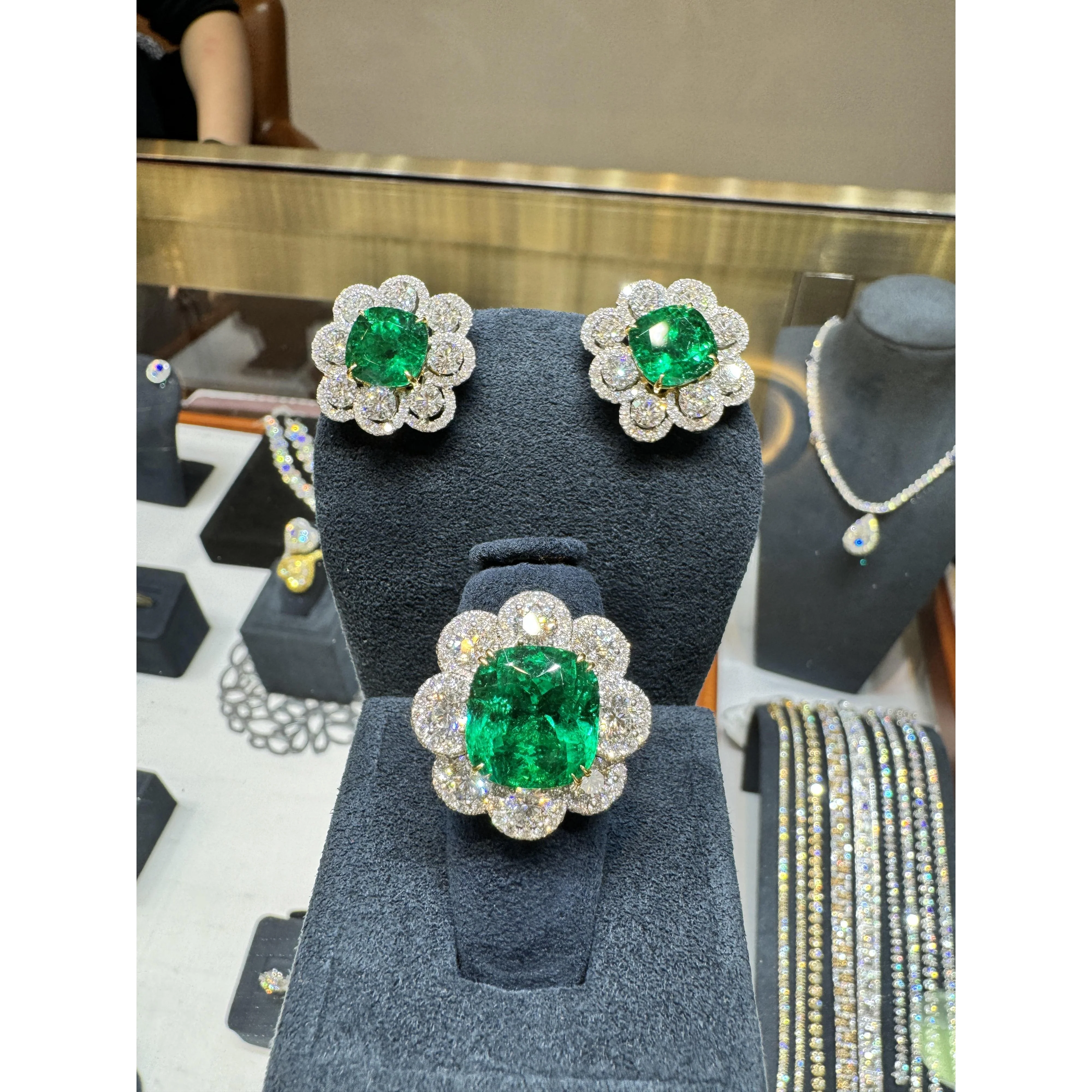 10 Carat Colombian Emerald GRS Certified Cushion Cut Minor Oil Diamond Earrings - Image 9