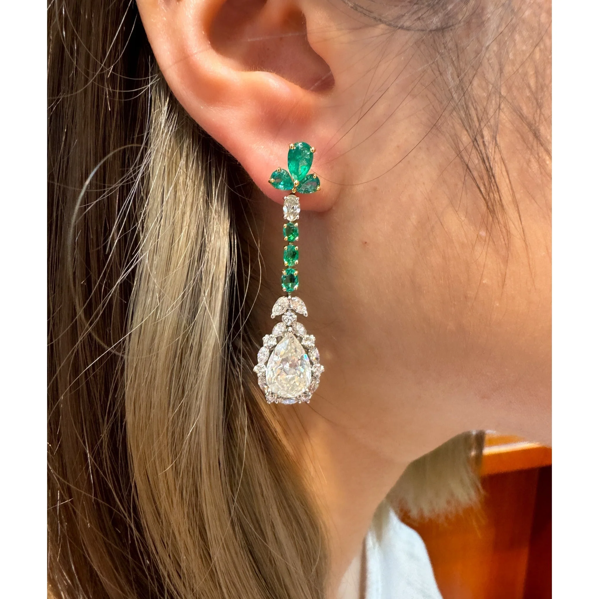 10 Carat Natural Emerald and Diamond Mirrored Drop Earrings in 18K Gold - Image 7