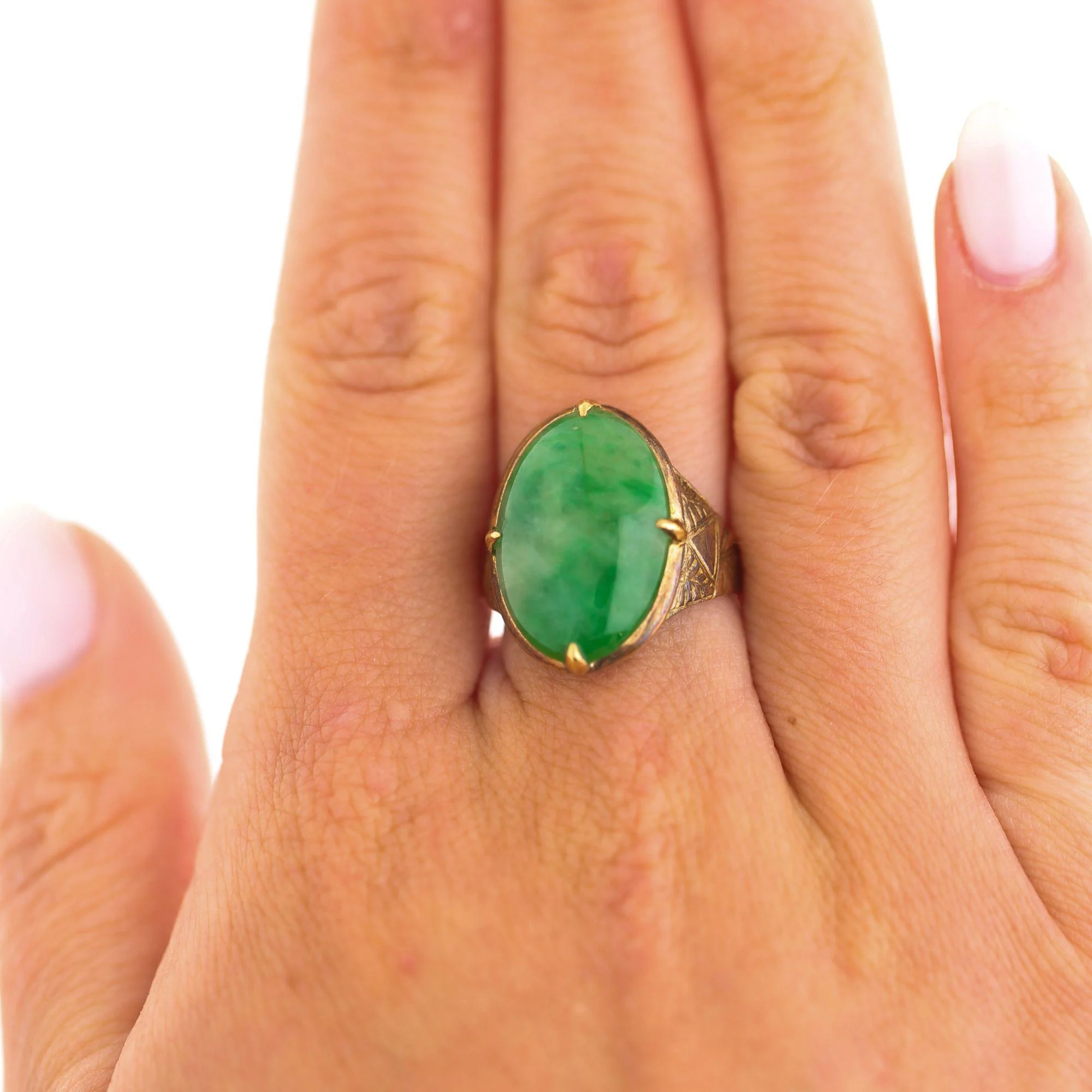 10 Carat Vintage Natural Jadeite Jade in Carved 18K Gold Oval Ring - Image 8