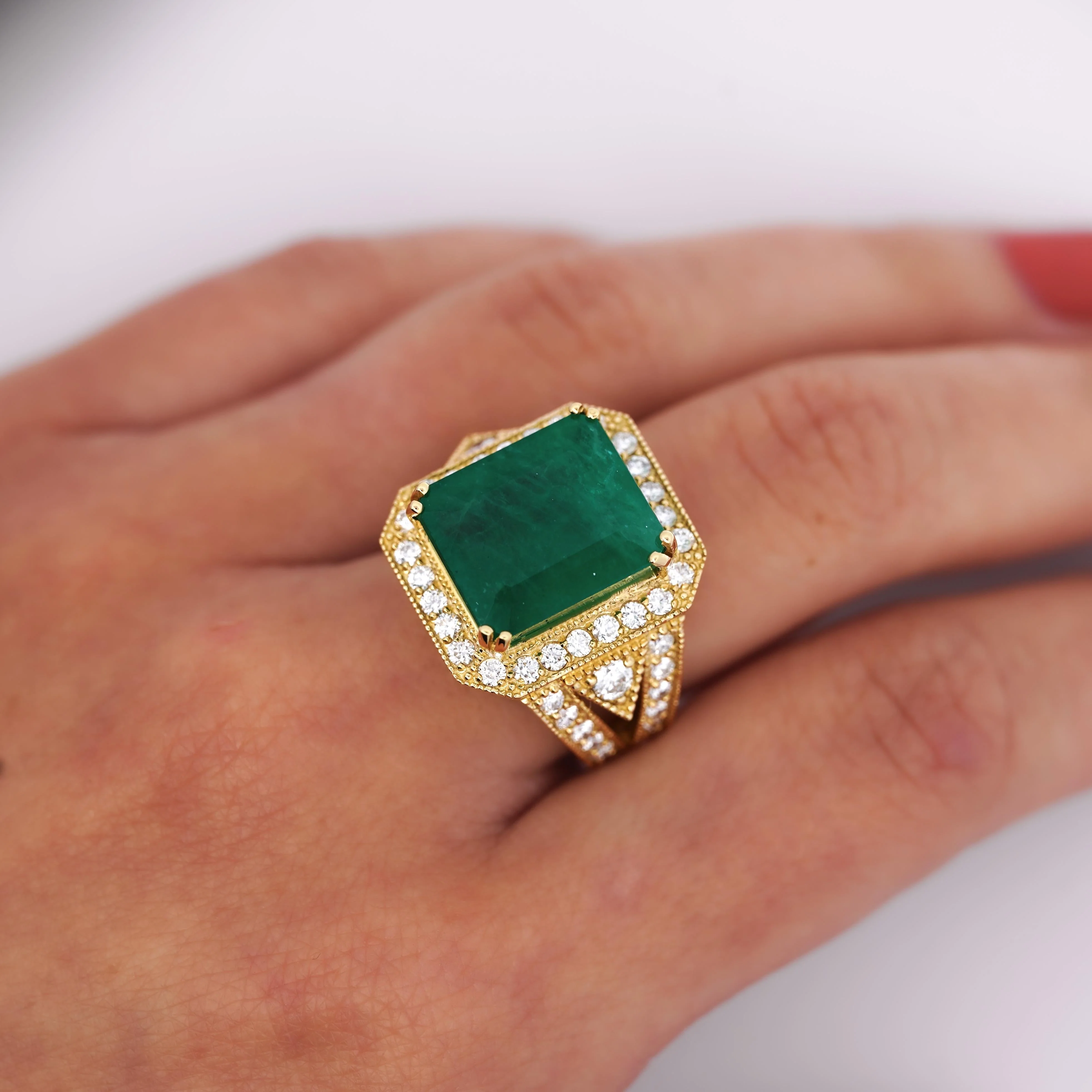 10 Carat Colombian Emerald & Diamond Halo Split Shank in 18K Gold Statement Ring - Image 8