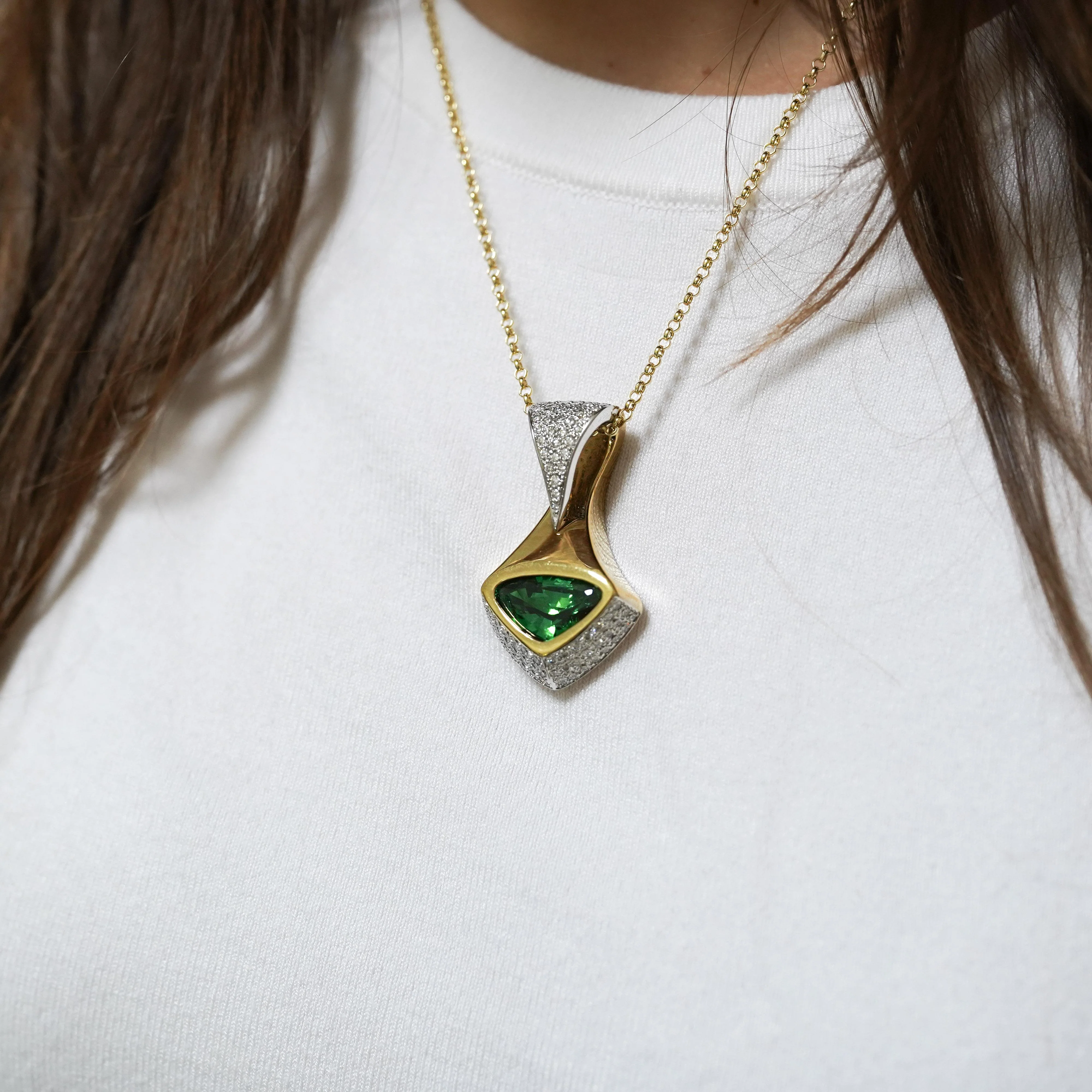 Important 11 Carat Vivid Green Tsavorite 18K Gold Pendant Necklace - Image 4