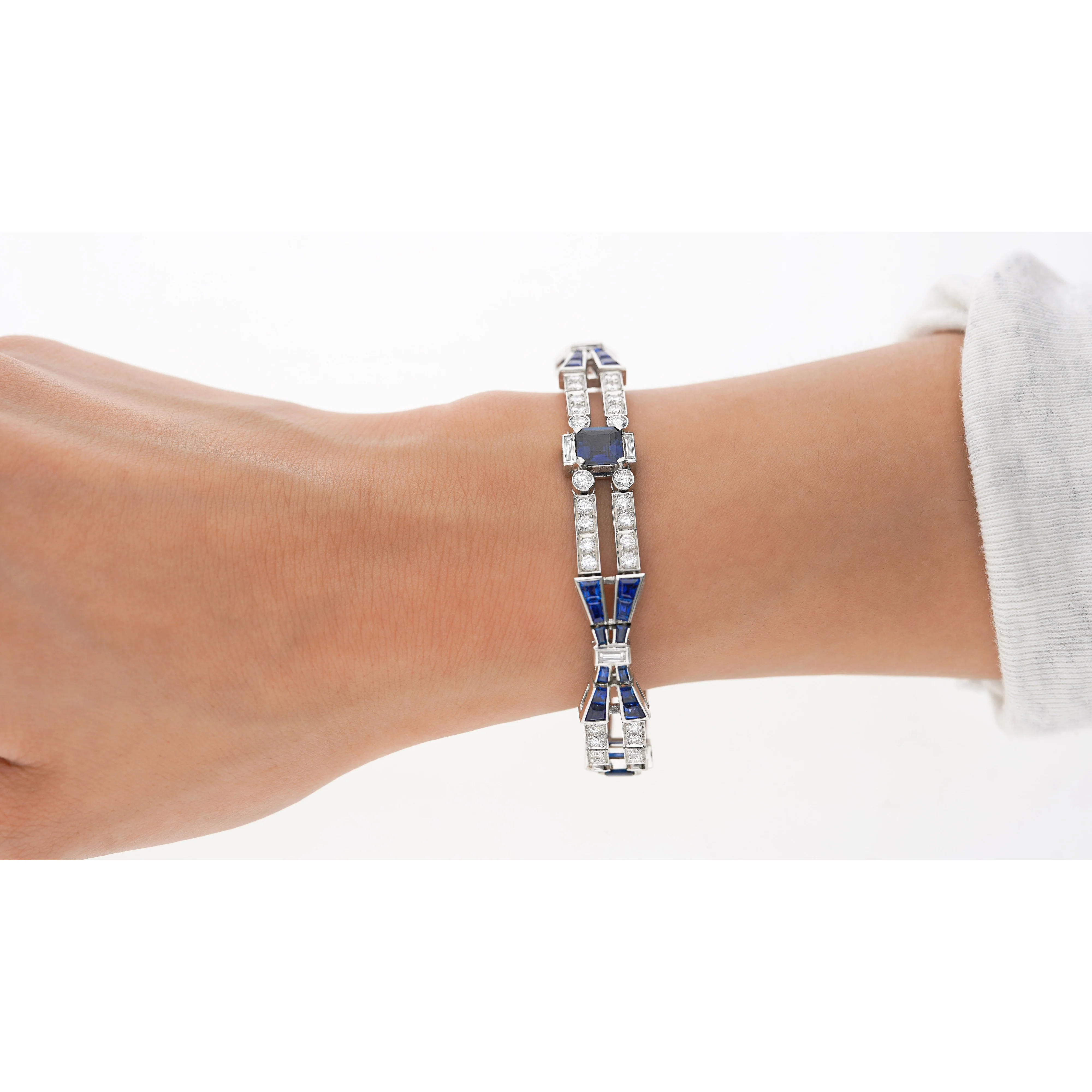 Vintage 12 Carat Blue Sapphire and Diamond Art Deco Open Bracelet in Platinum - Image 6