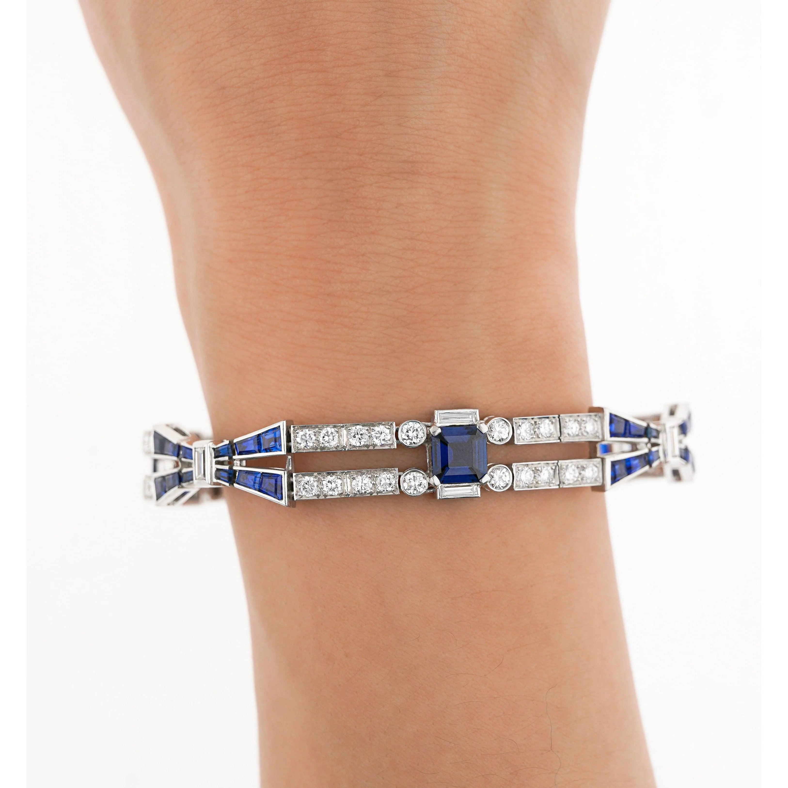 Vintage 12 Carat Blue Sapphire and Diamond Art Deco Open Bracelet in Platinum - Image 7