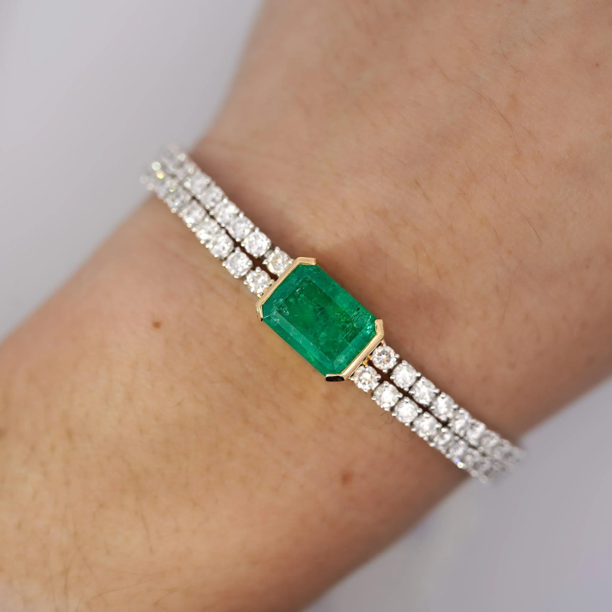 14ct Emerald Center and Diamond 2 Strand Tennis Bracelet - Image 2