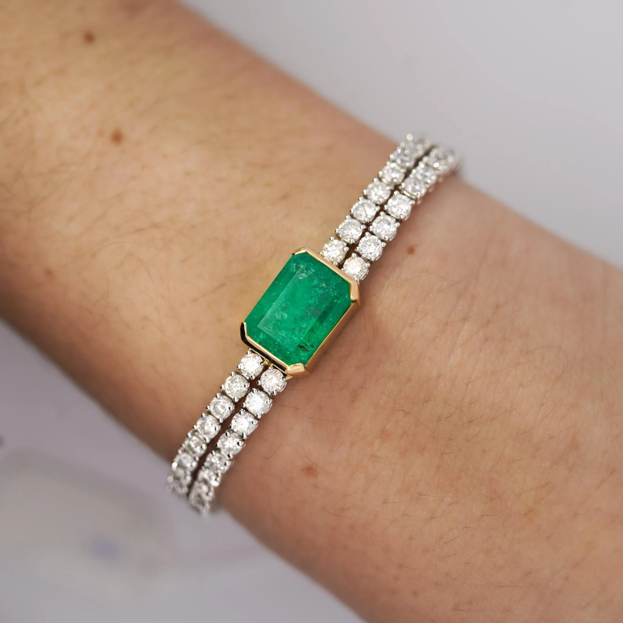 14ct Emerald Center and Diamond 2 Strand Tennis Bracelet - Image 5
