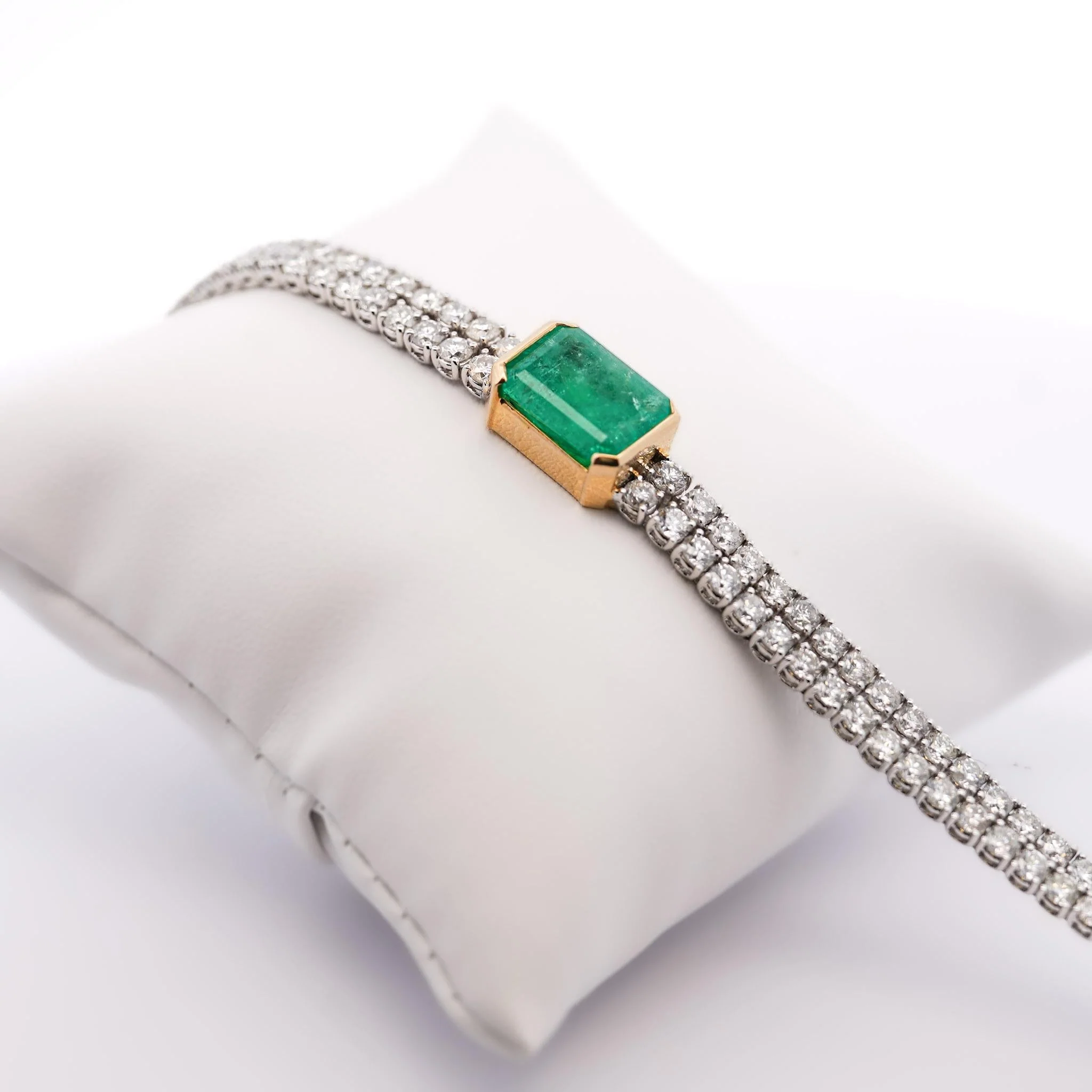 14ct Emerald Center and Diamond 2 Strand Tennis Bracelet - Image 9