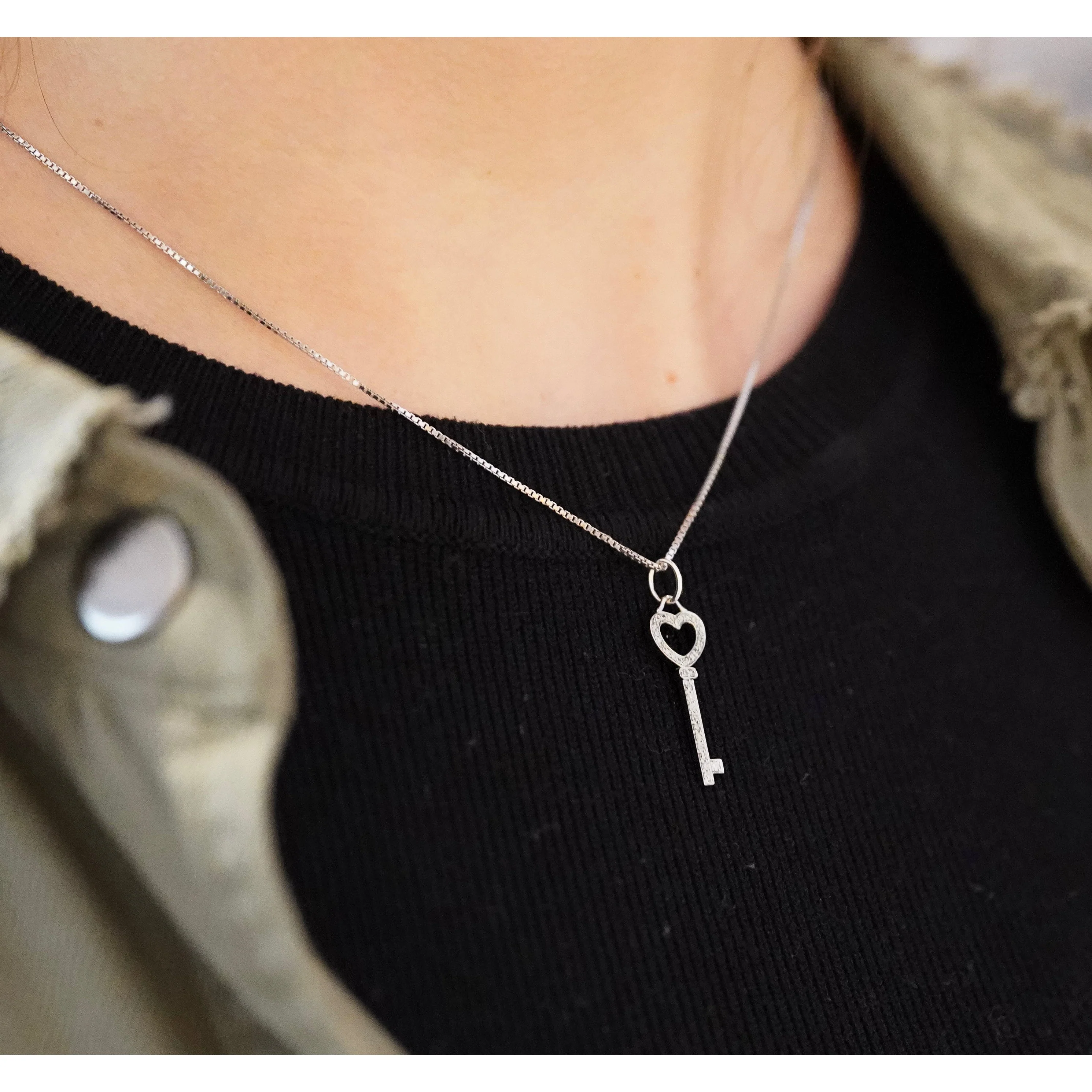 14K White Gold Natural Diamond Key To My Heart Pendant Necklace - Image 8