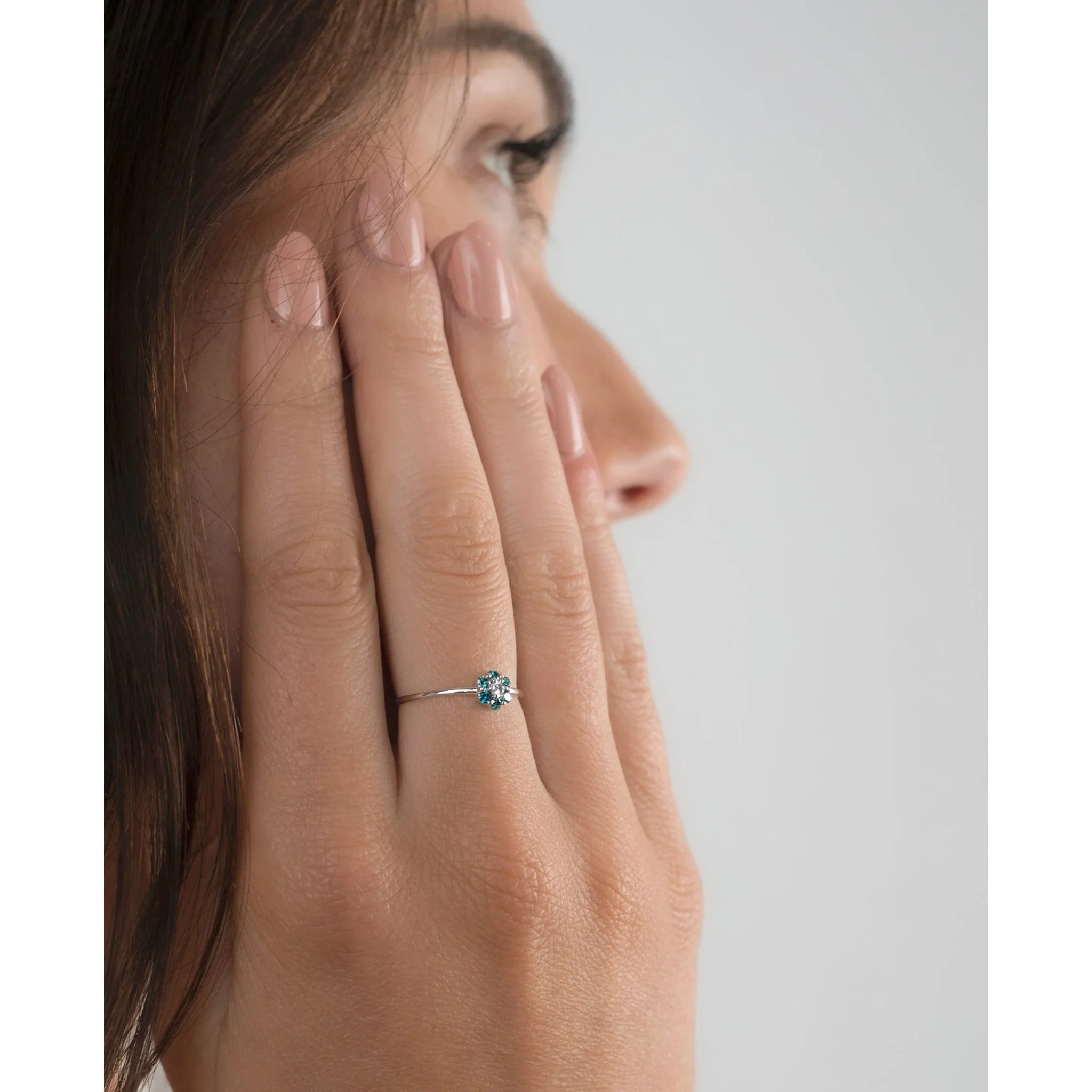 14K White Gold Blue and White Diamond 1MM Daisy Flower Ring - Image 8