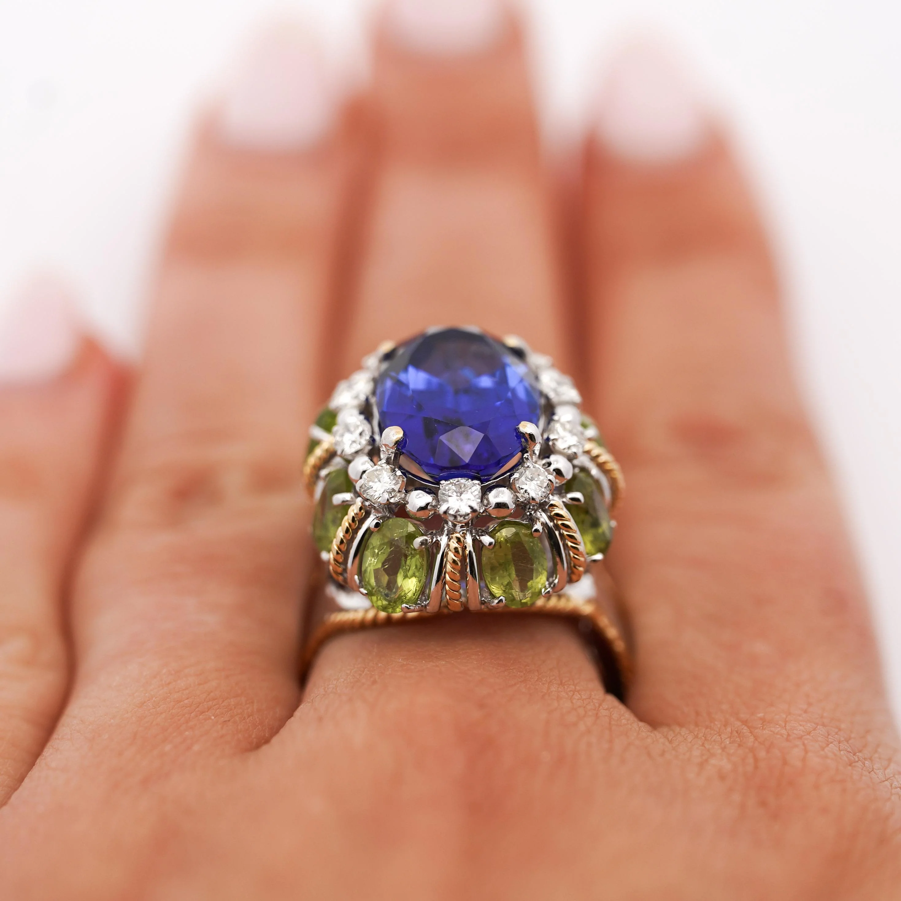 15.62 Carat Tanzanite, Peridot, Diamond Halo 18K White Gold Cluster Ring - Image 8