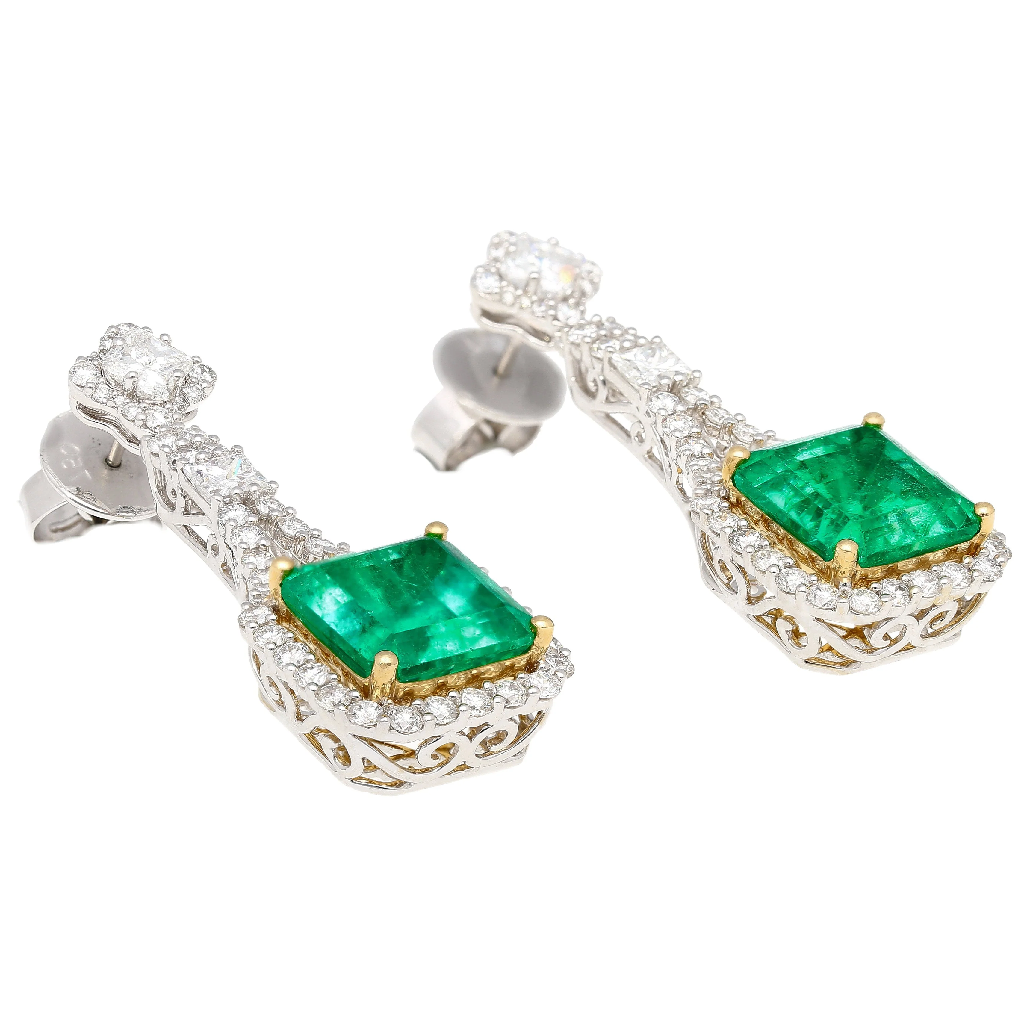 15 Carat Colombian Minor Oil Emerald & Diamond Dangle Earrings in 18K White Gold - Image 13
