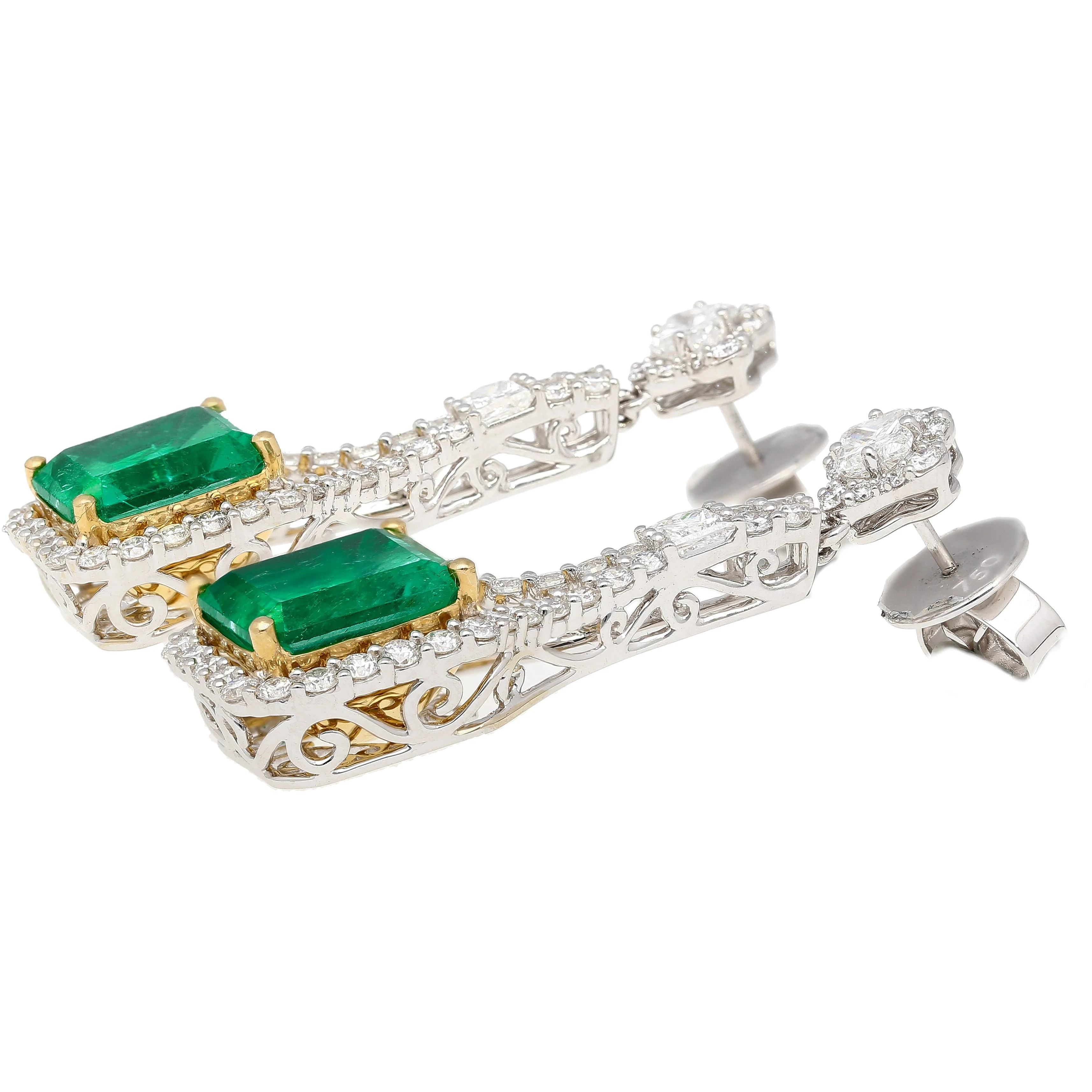 15 Carat Colombian Minor Oil Emerald & Diamond Dangle Earrings in 18K White Gold - Image 16