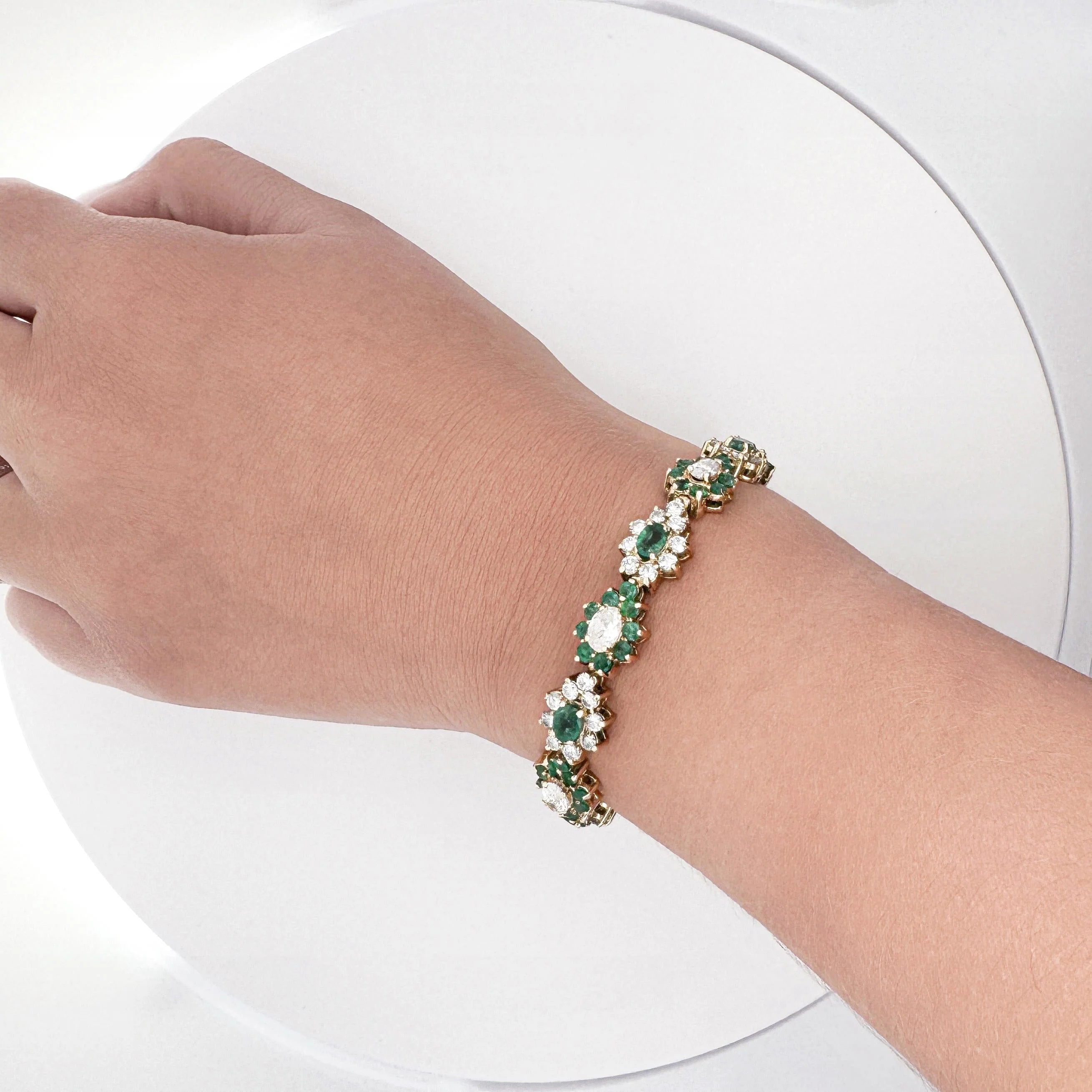 16.4 Carat Emerald & Diamond Vintage Cluster Link Bracelet - Image 7