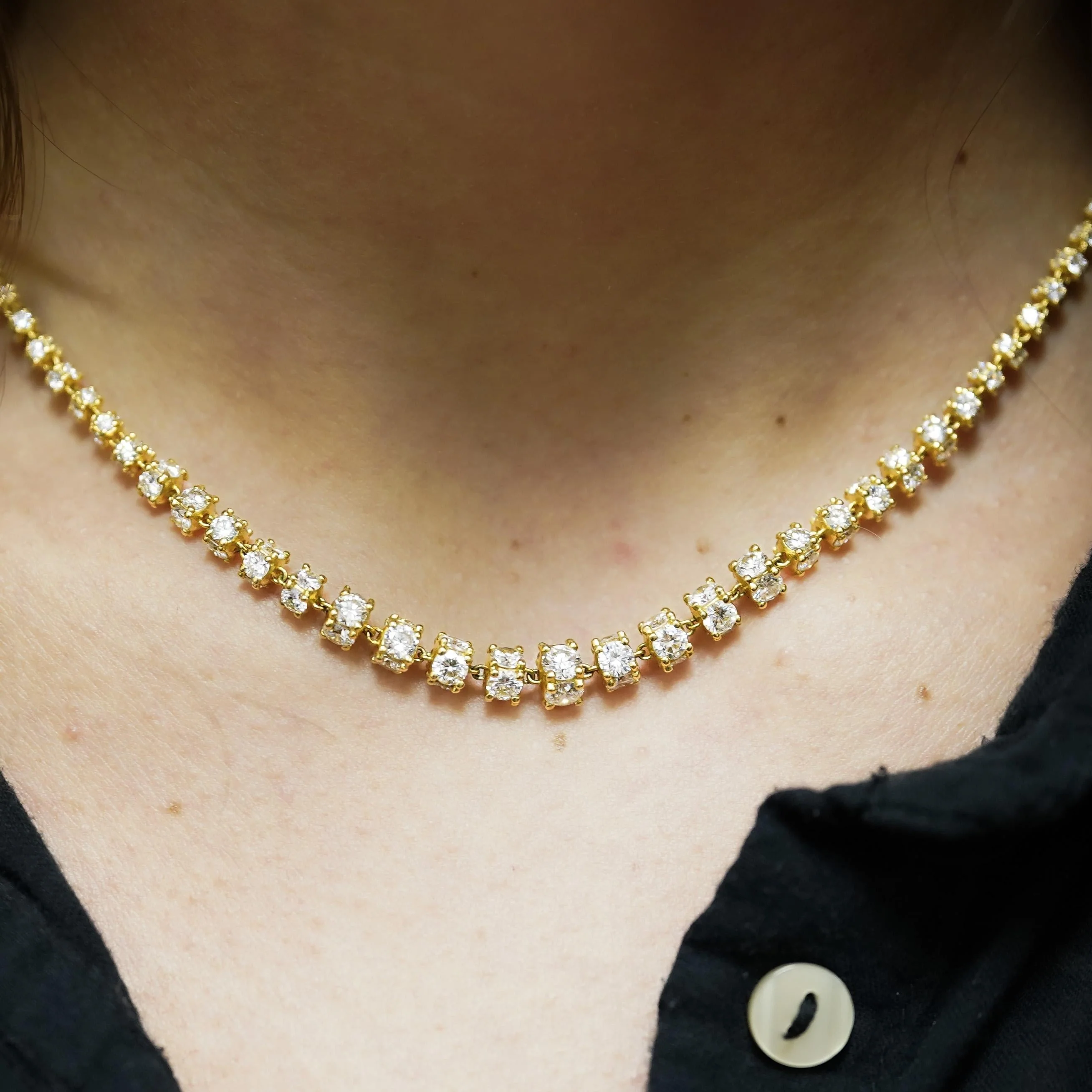 17 Carat Round Diamond 18K Gold Cylinder Chain Necklace - Image 9
