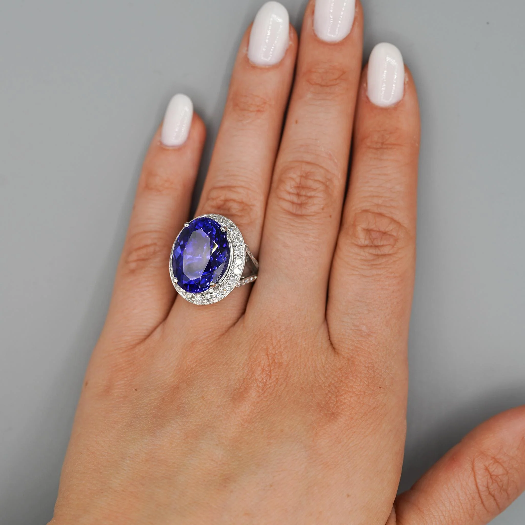 18.06 Carat AAAA Tanzanite 18K White Gold Split Shank Ring - Image 3