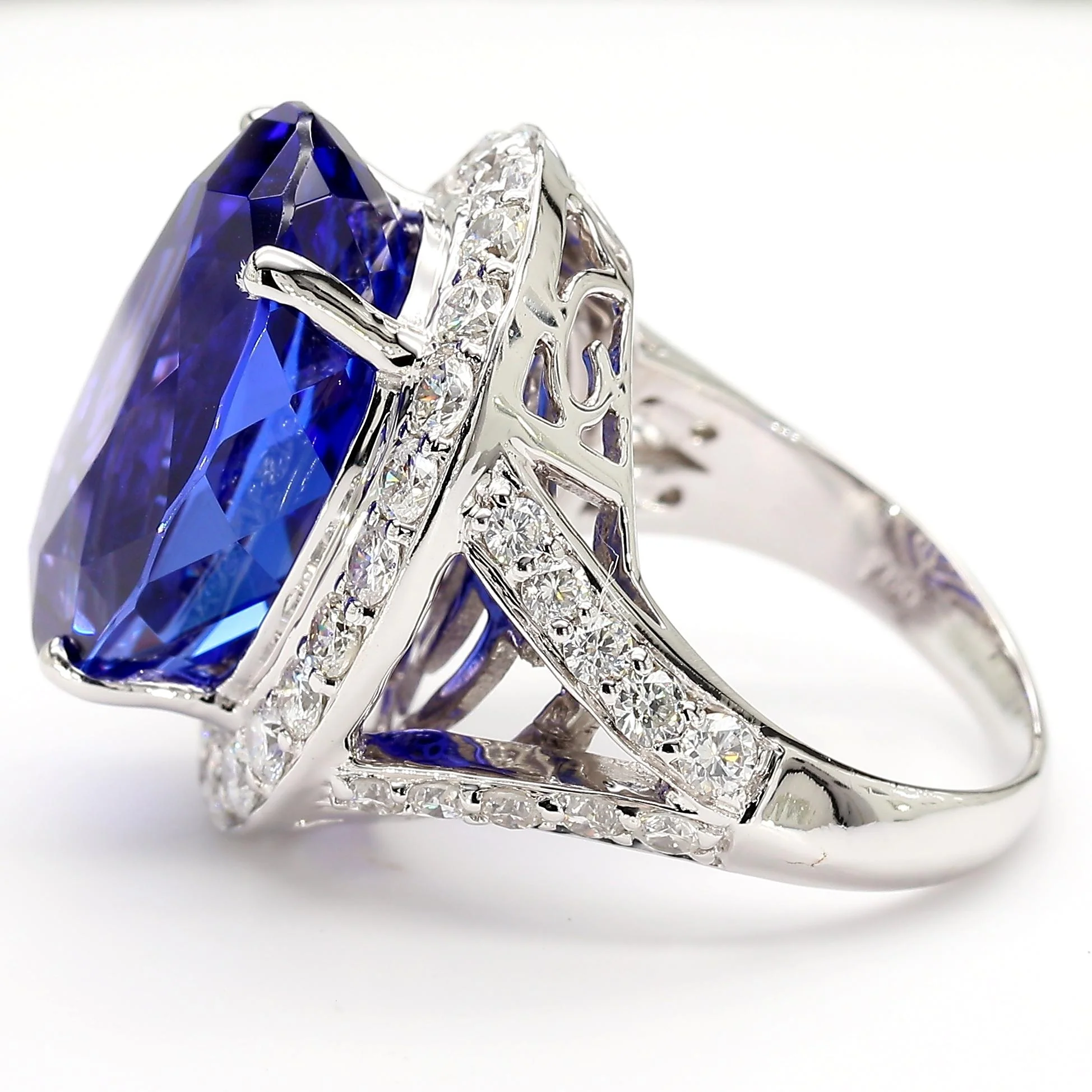 18.06 Carat AAAA Tanzanite 18K White Gold Split Shank Ring - Image 7