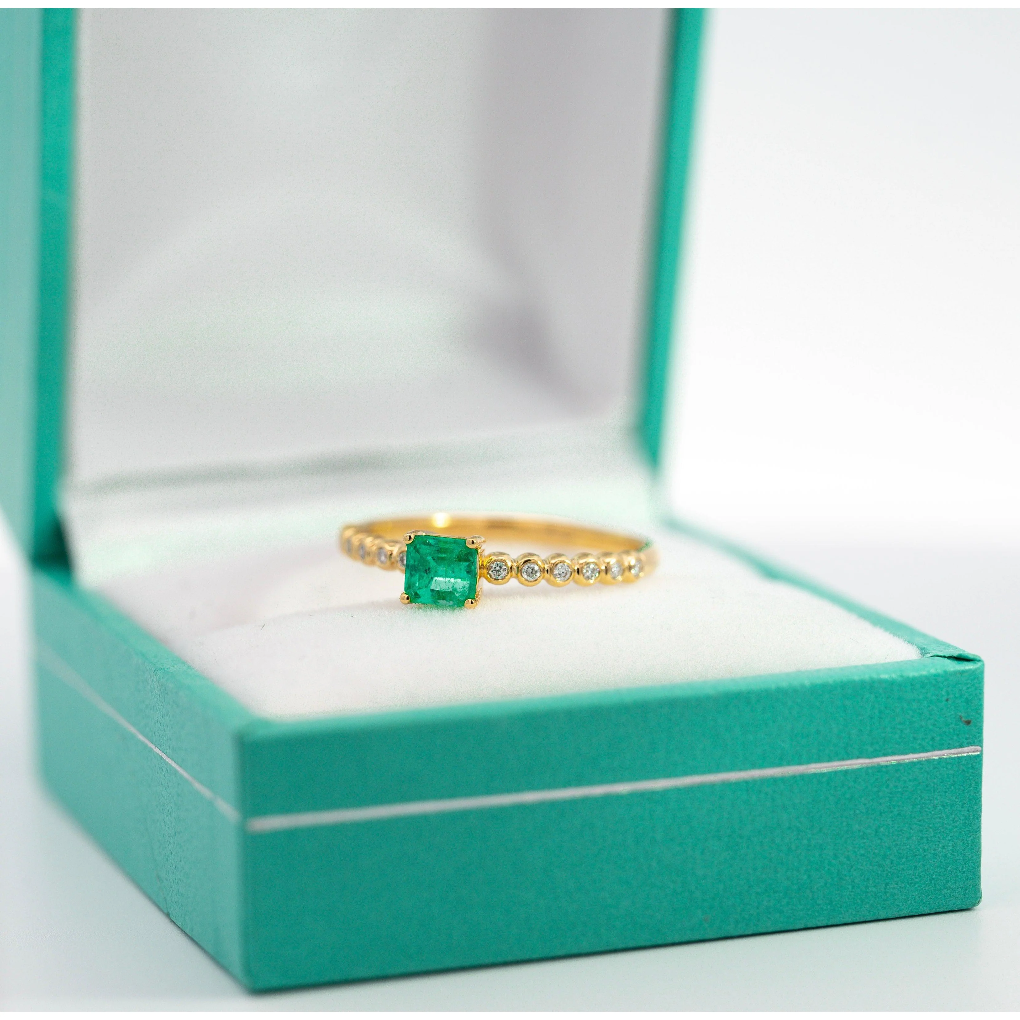 Natural Emerald Square Cut Thin Ribbed Band Stacking Ring in 18K Yellow Gold - Image 4