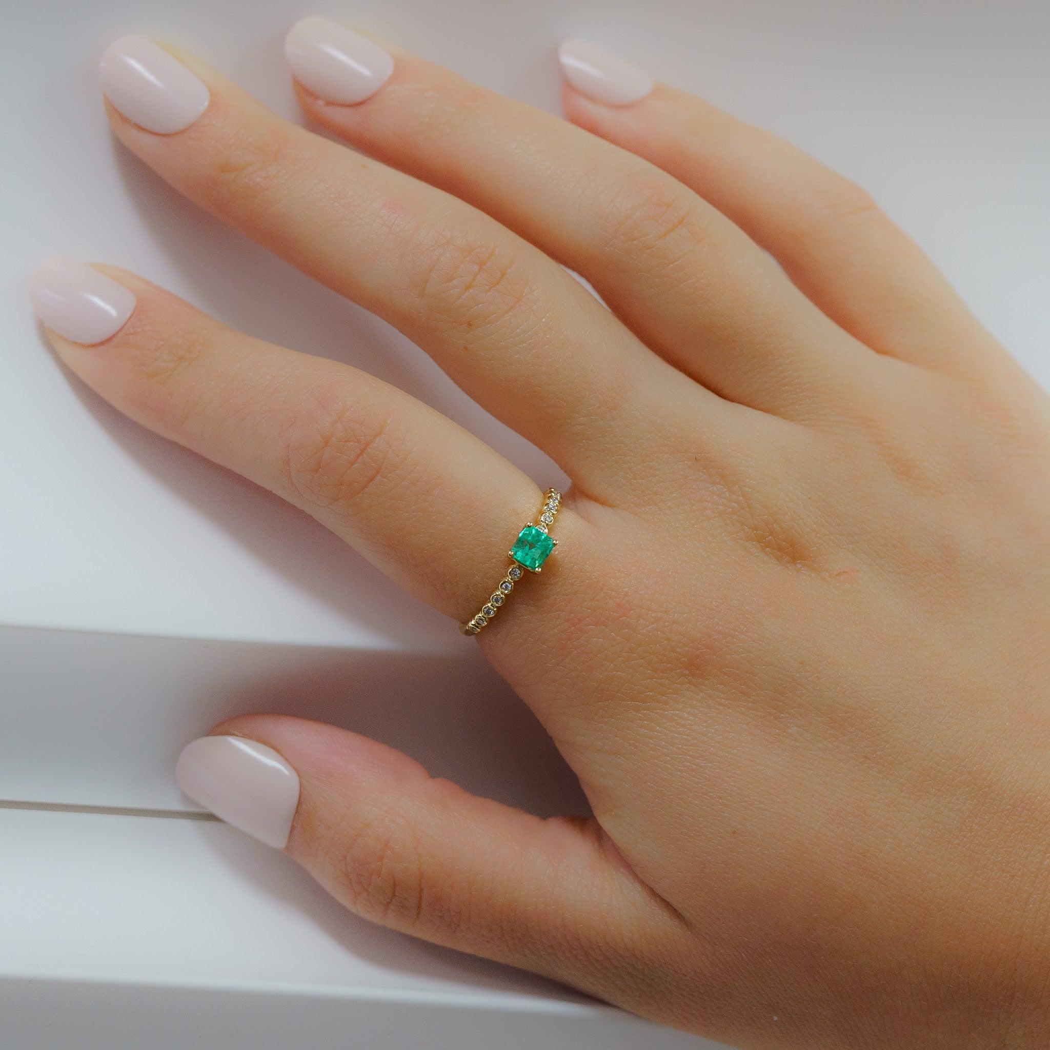 Natural Emerald Square Cut Thin Ribbed Band Stacking Ring in 18K Yellow Gold - Image 9