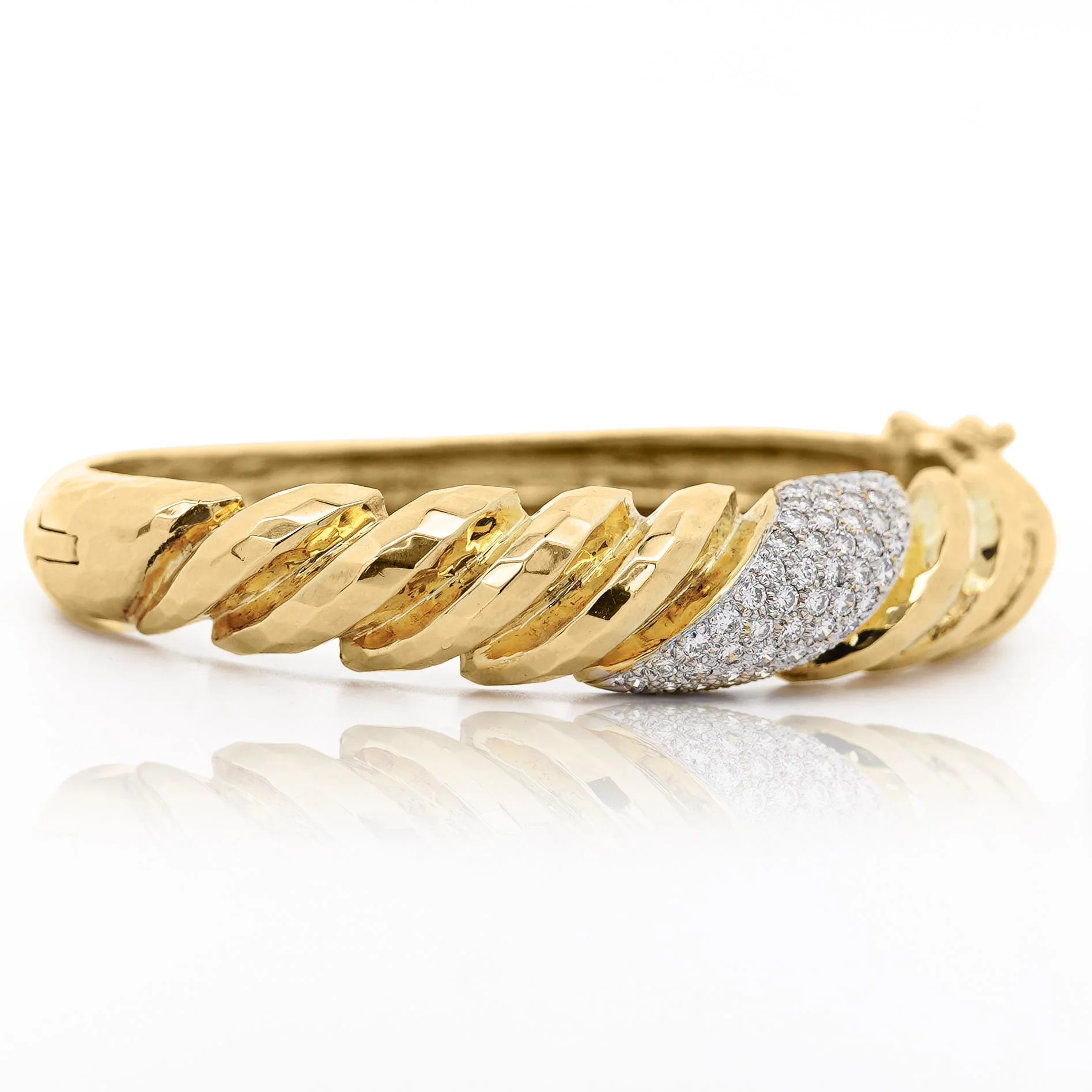 18K Gold Hammered Finish Diamond Pave Bangle Bracelet - Image 3
