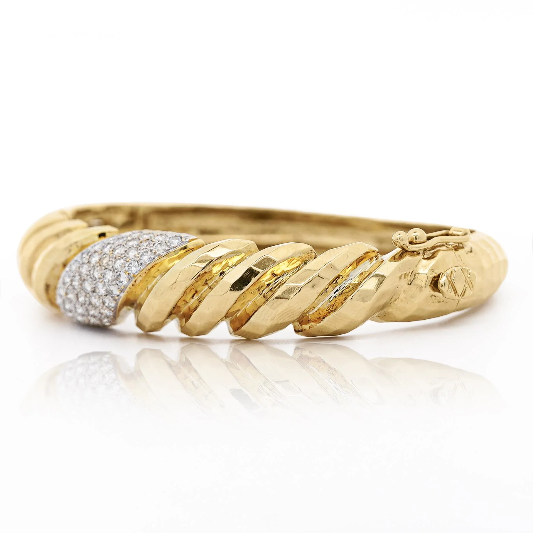 18K Gold Hammered Finish Diamond Pave Bangle Bracelet - Image 4