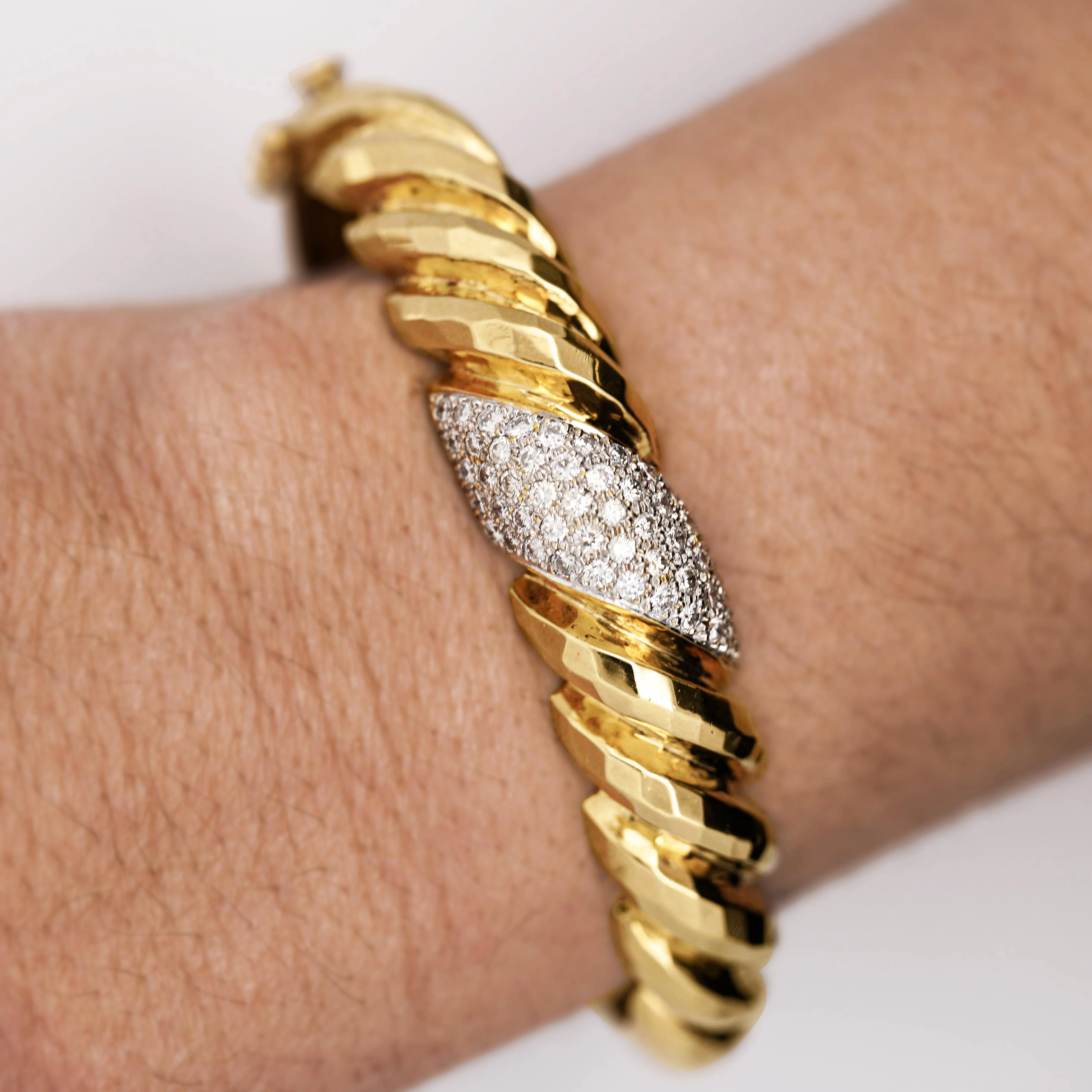 18K Gold Hammered Finish Diamond Pave Bangle Bracelet - Image 7