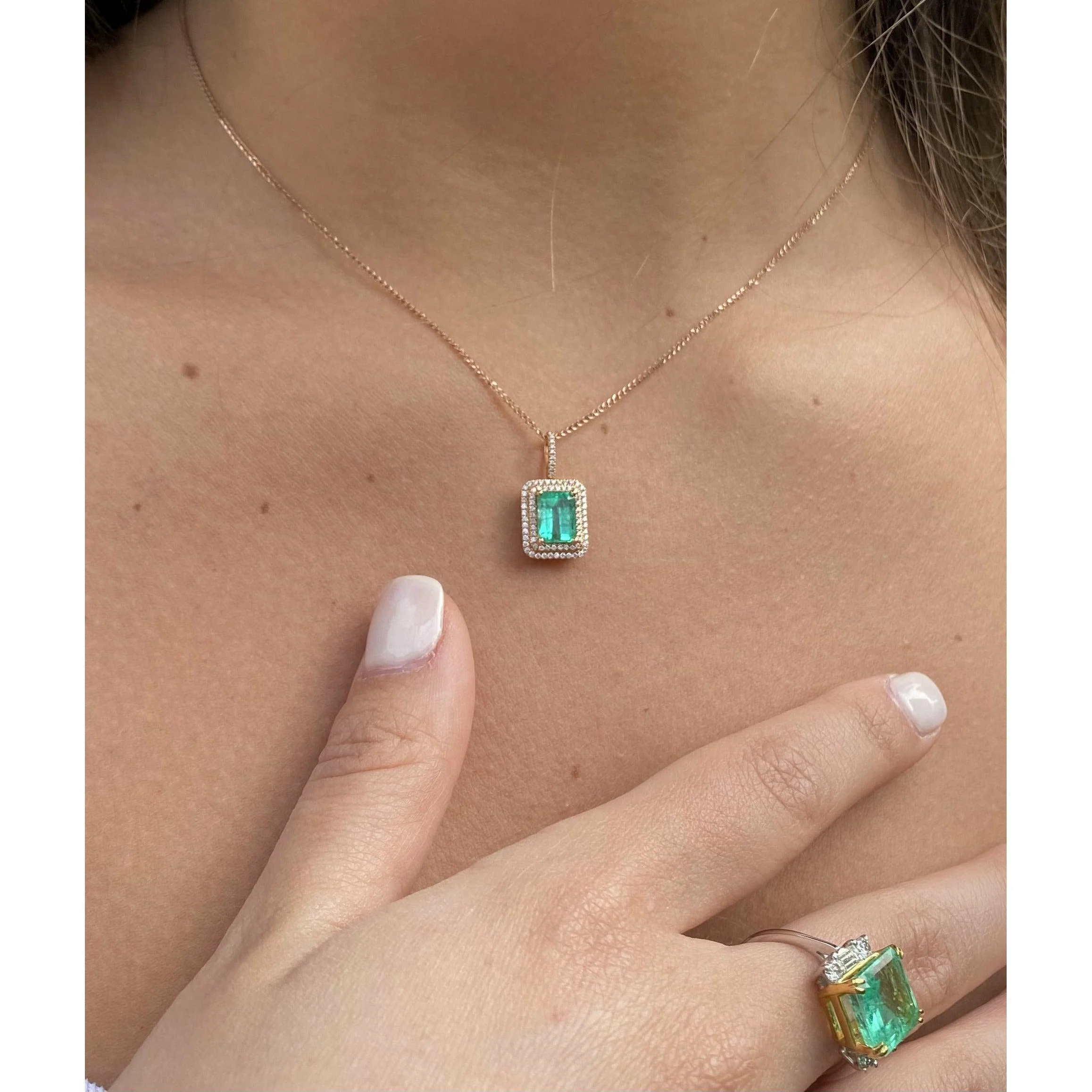 18k Rose Gold 1.47 Carat Emerald Pendant in 18k White Gold Necklace - Image 7
