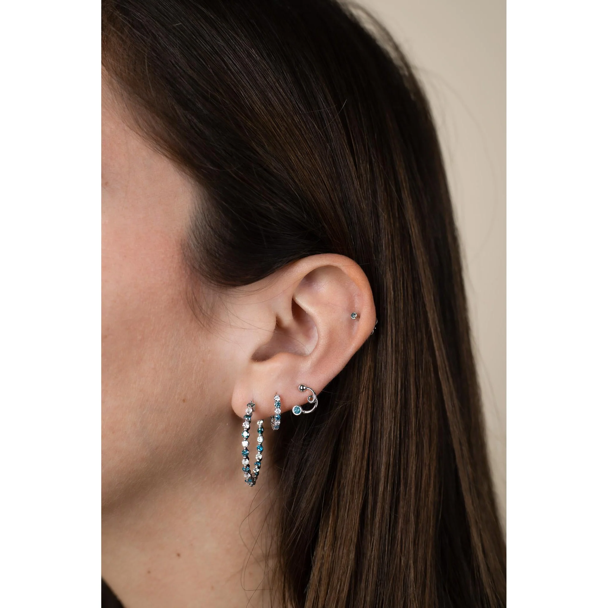 18K White Gold 0.50 CT Blue & White Diamond Inside Out Huggie Hoop Earrings - Image 7