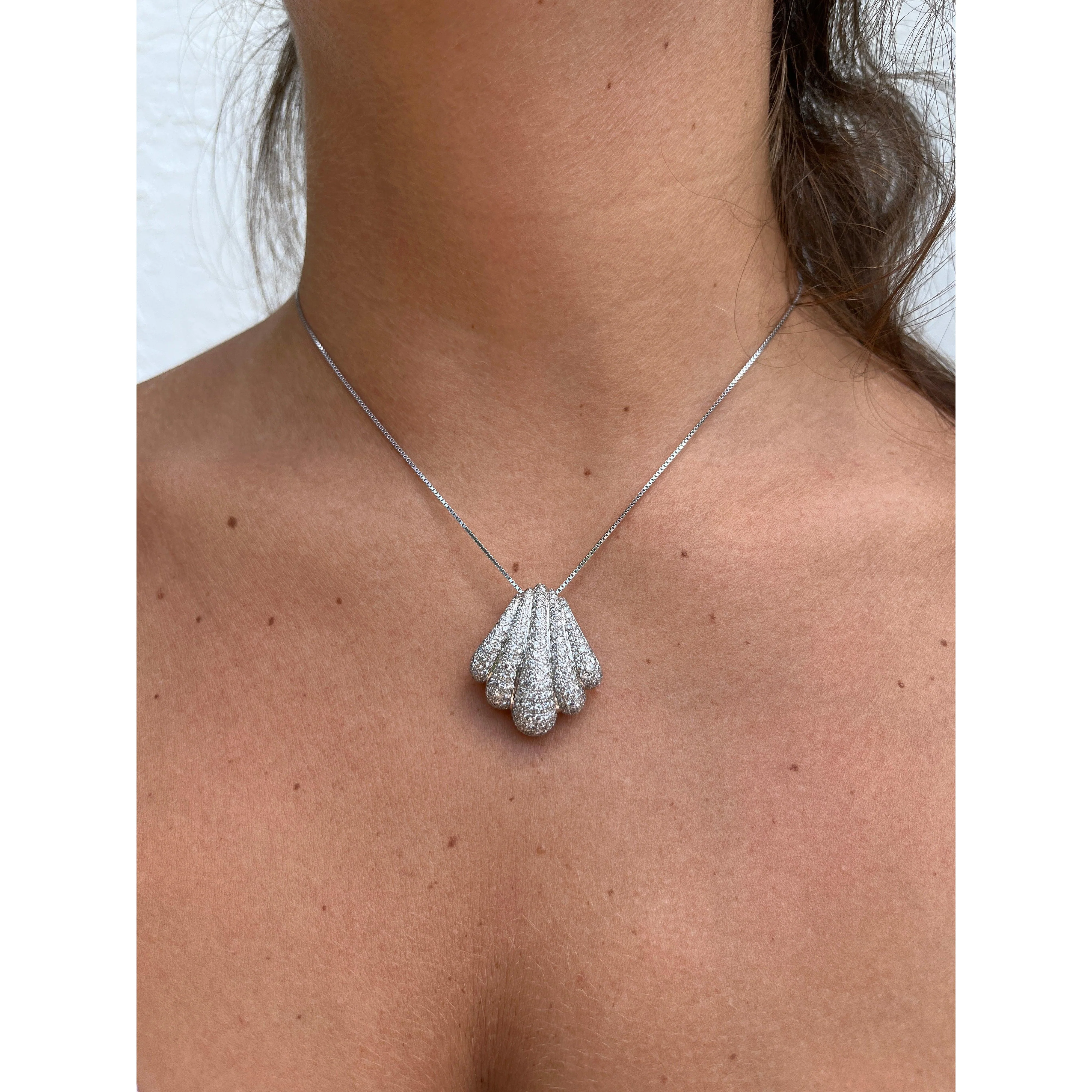 18K White Gold and Diamond Pave Sea Shell Pendant Necklace - Image 4