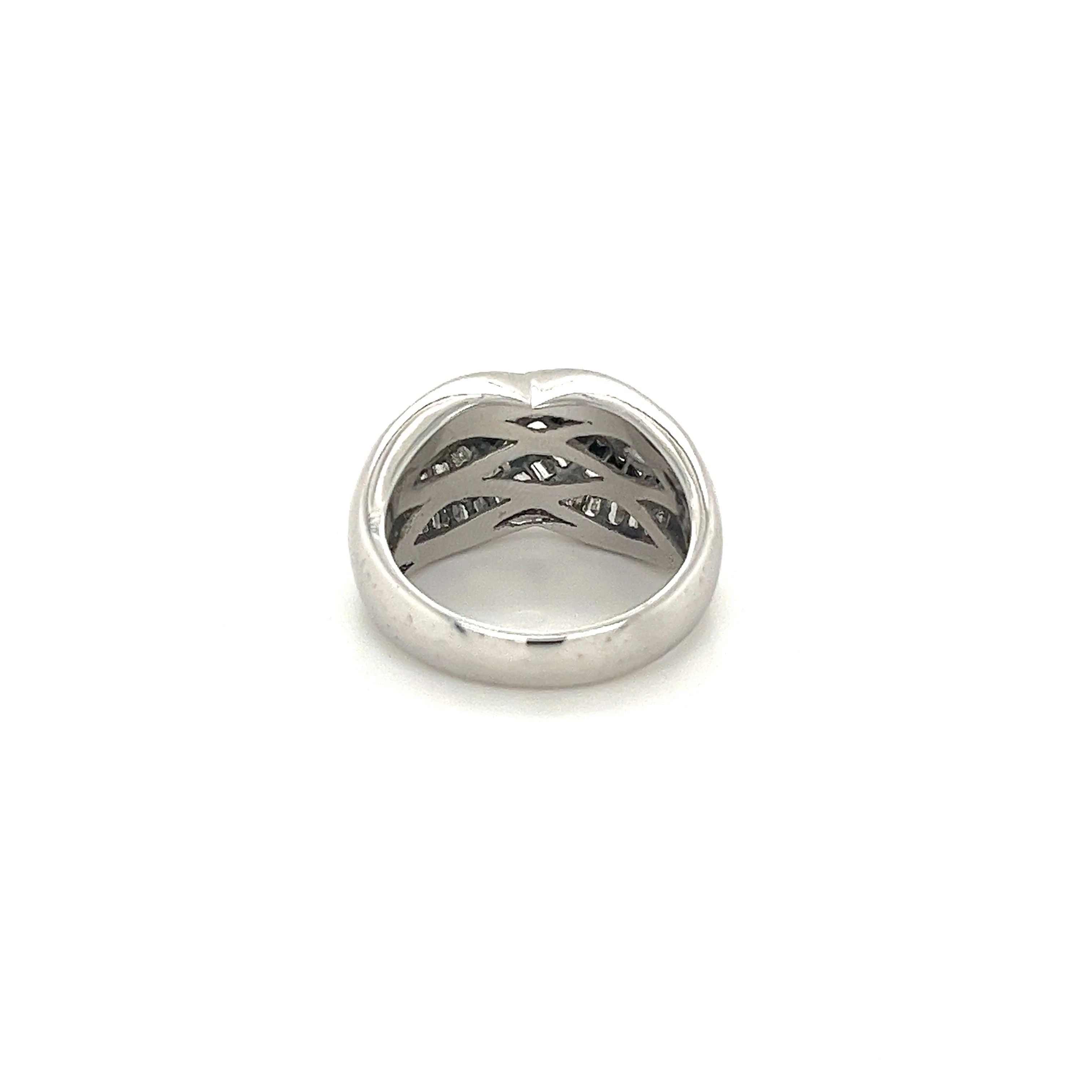 18k White Gold Baguette Cluster Curved Ring - Image 3