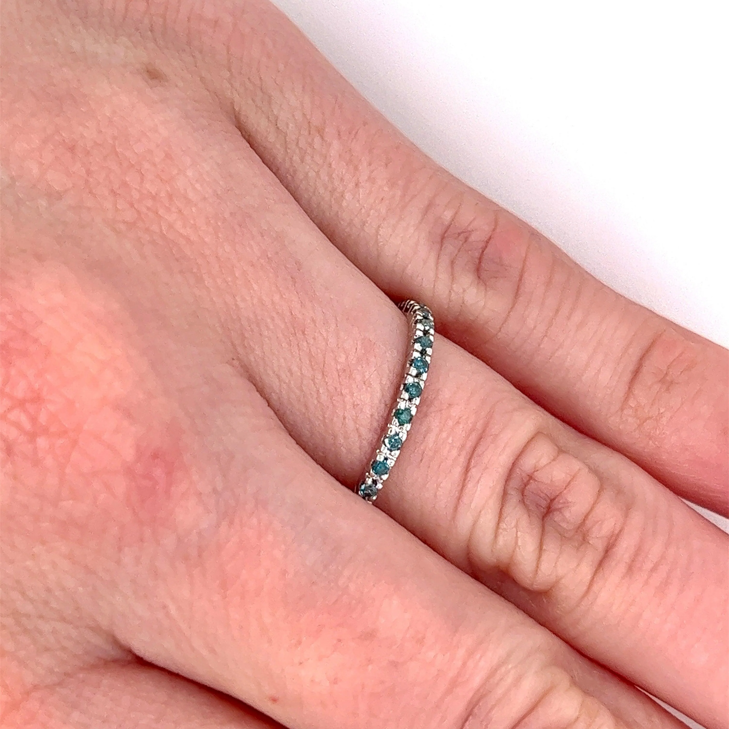 18K Solid White Gold Blue Round Cut Diamond Band Ring - Image 5