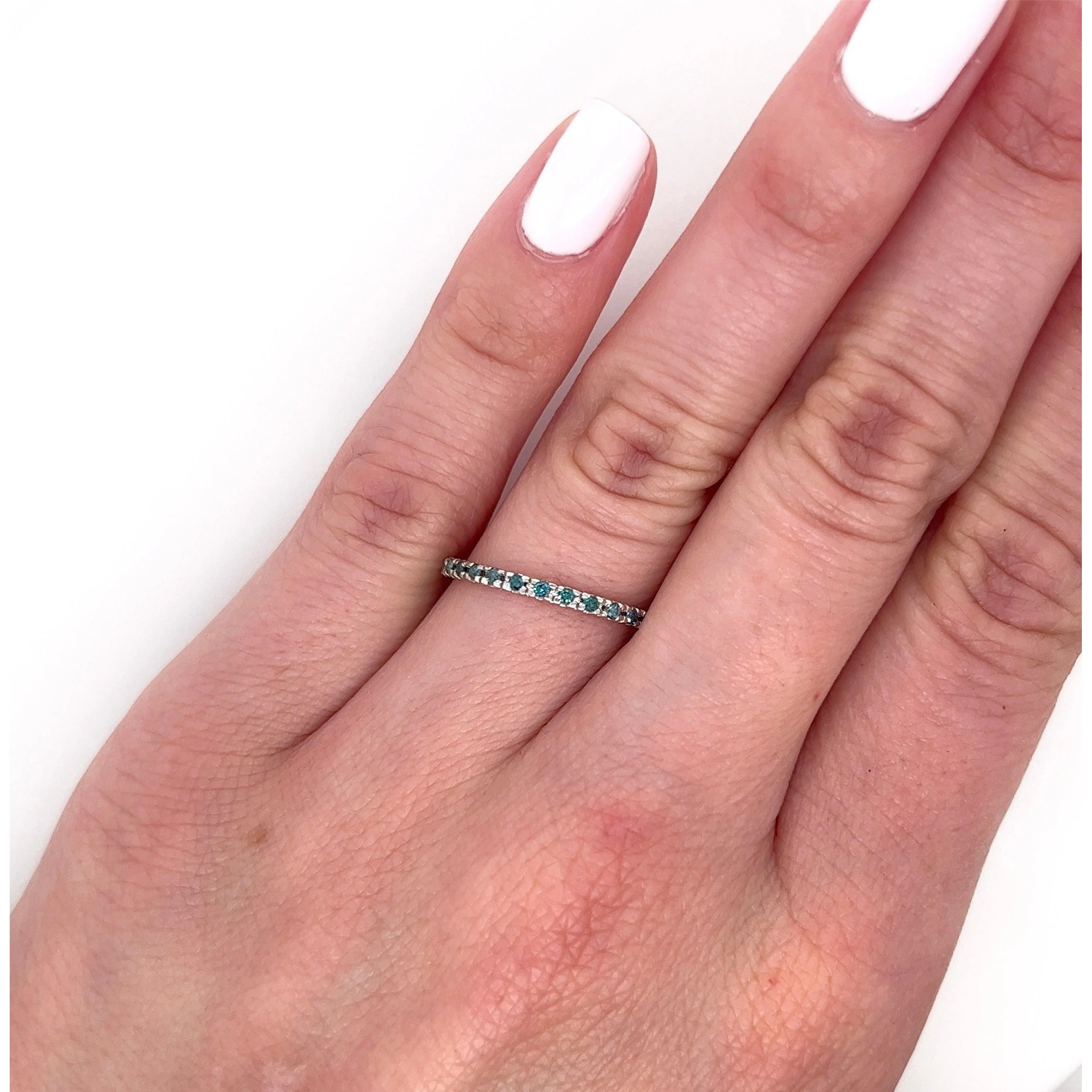 18K Solid White Gold Blue Round Cut Diamond Band Ring - Image 6